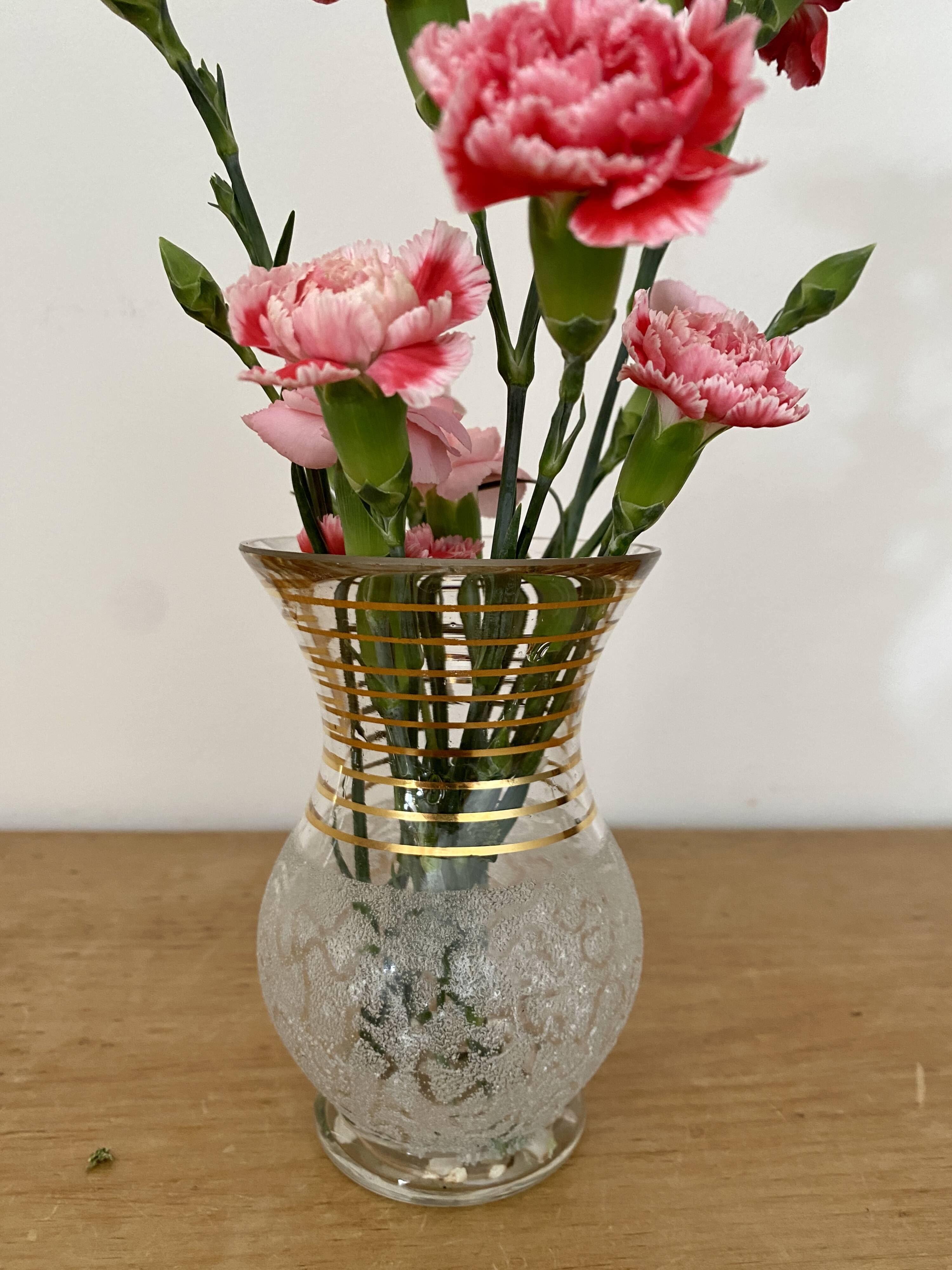 Vintage vase in white and gold granite glass