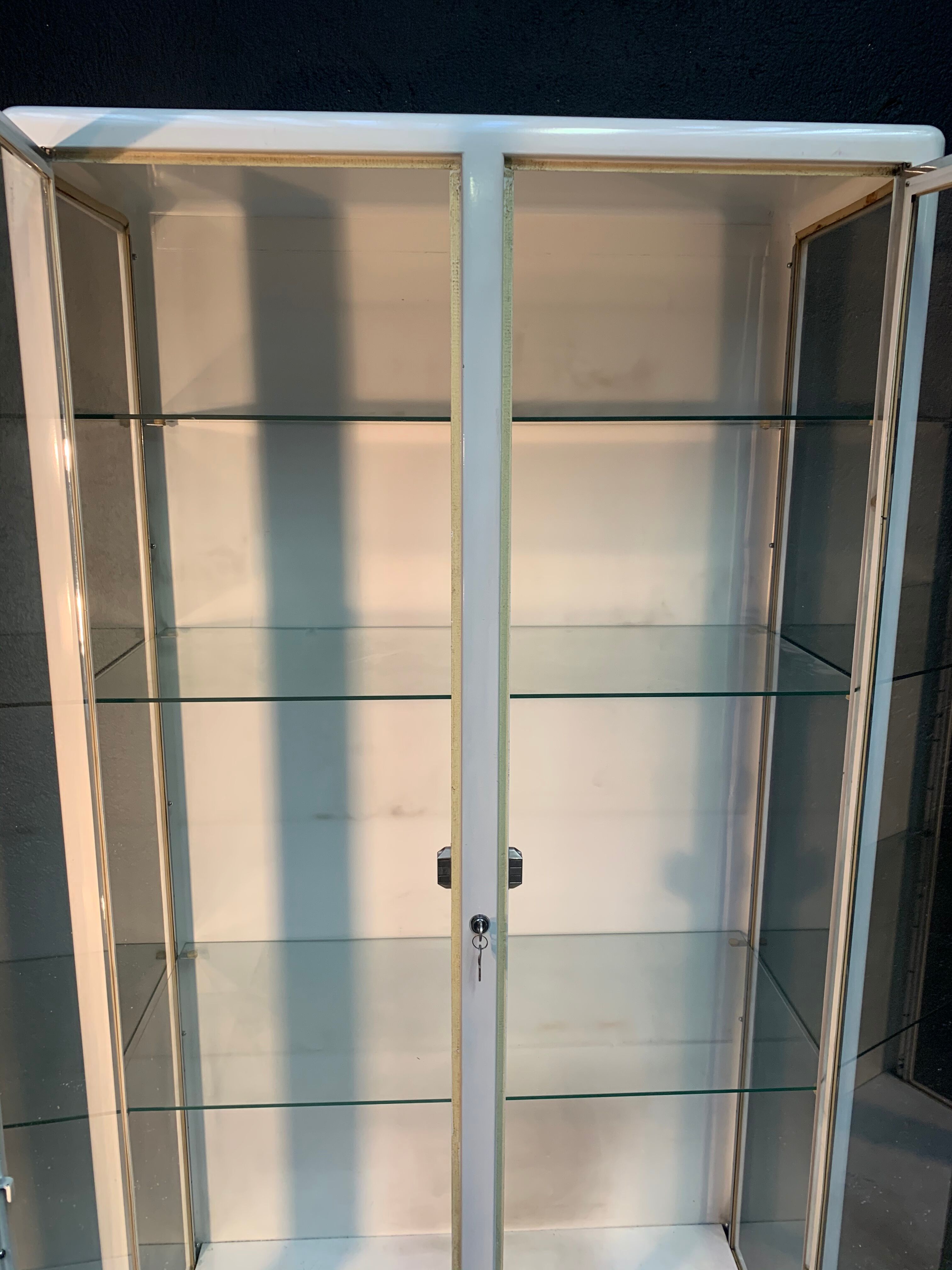 White enamelled metal design showcase. Period 1960