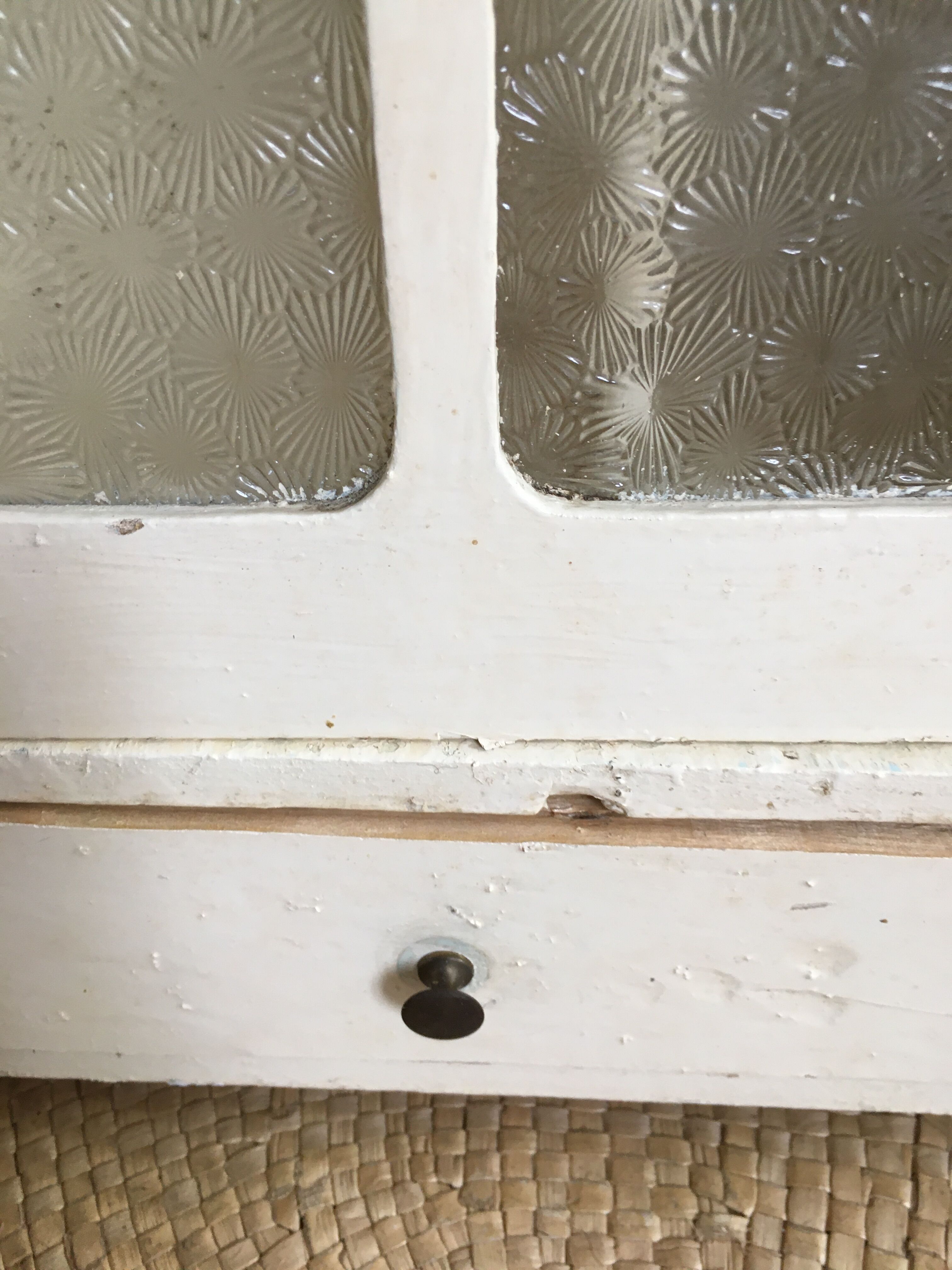 Pharmacy cabinet