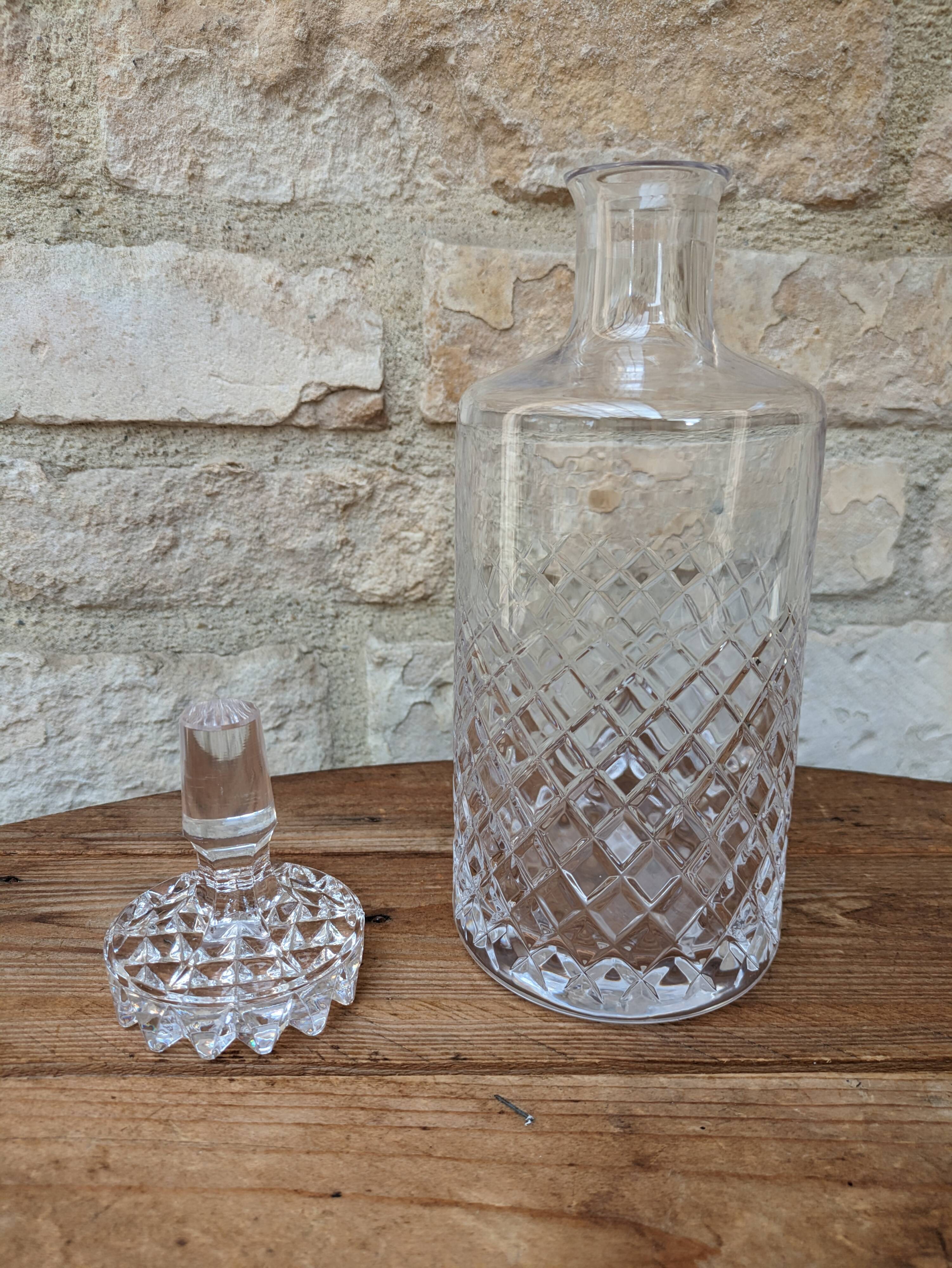 Ancienne carafe en cristal taillé avec bouchon 1l