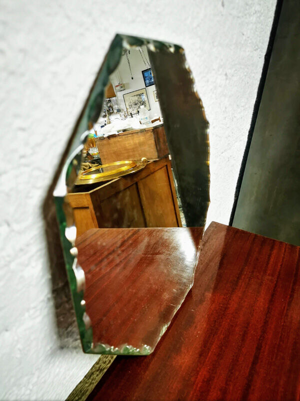Bevelled mirror