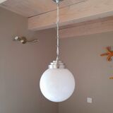 Suspension globe en opaline blanche art déco