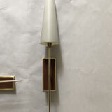 Pair of wall light from the 50s, Arlus or Lunel, in brass and wood.