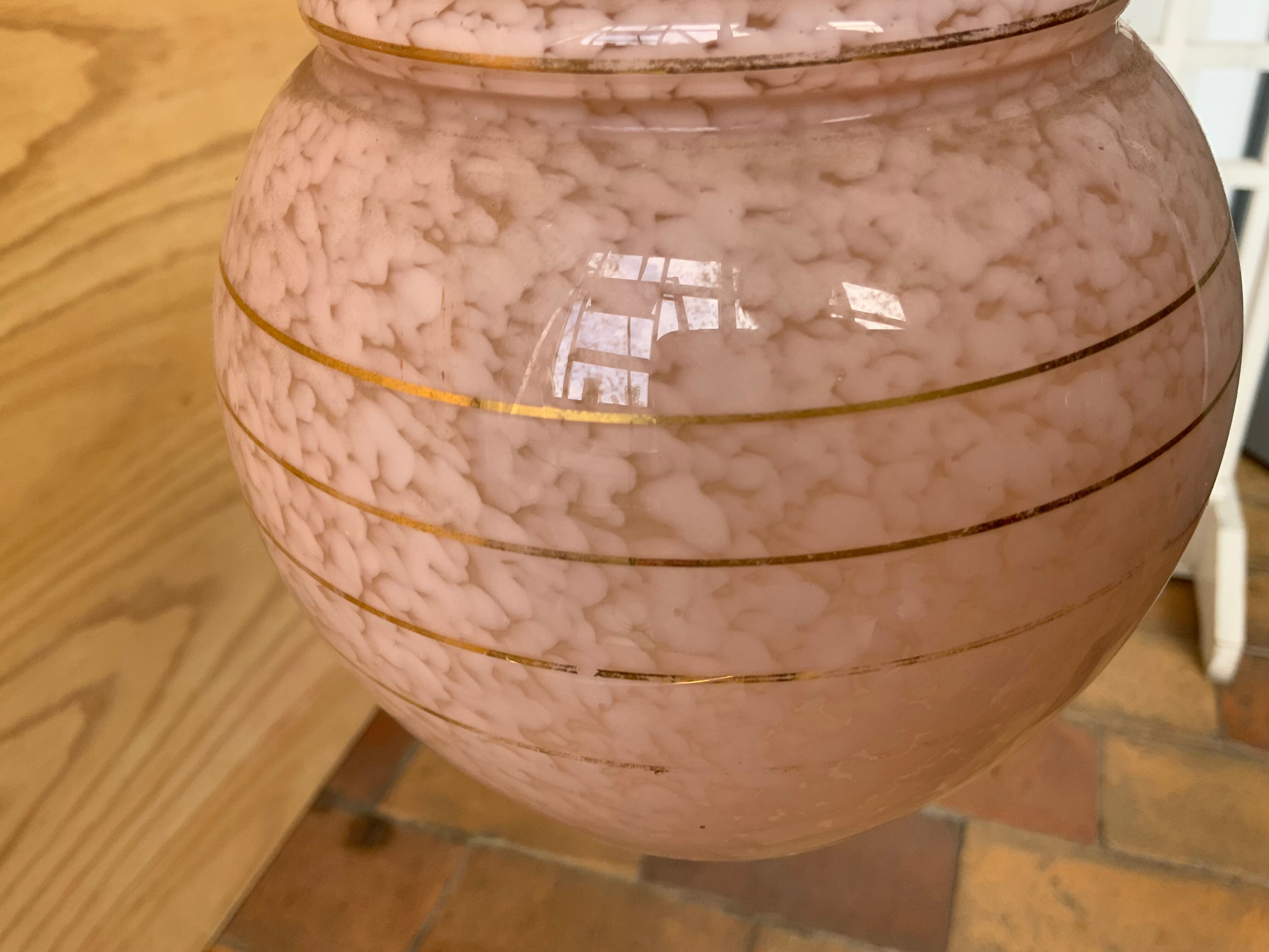 Pink opaline suspension