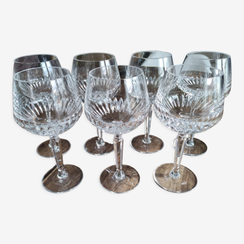 Lot de 7 verres à vin en cristal taillé