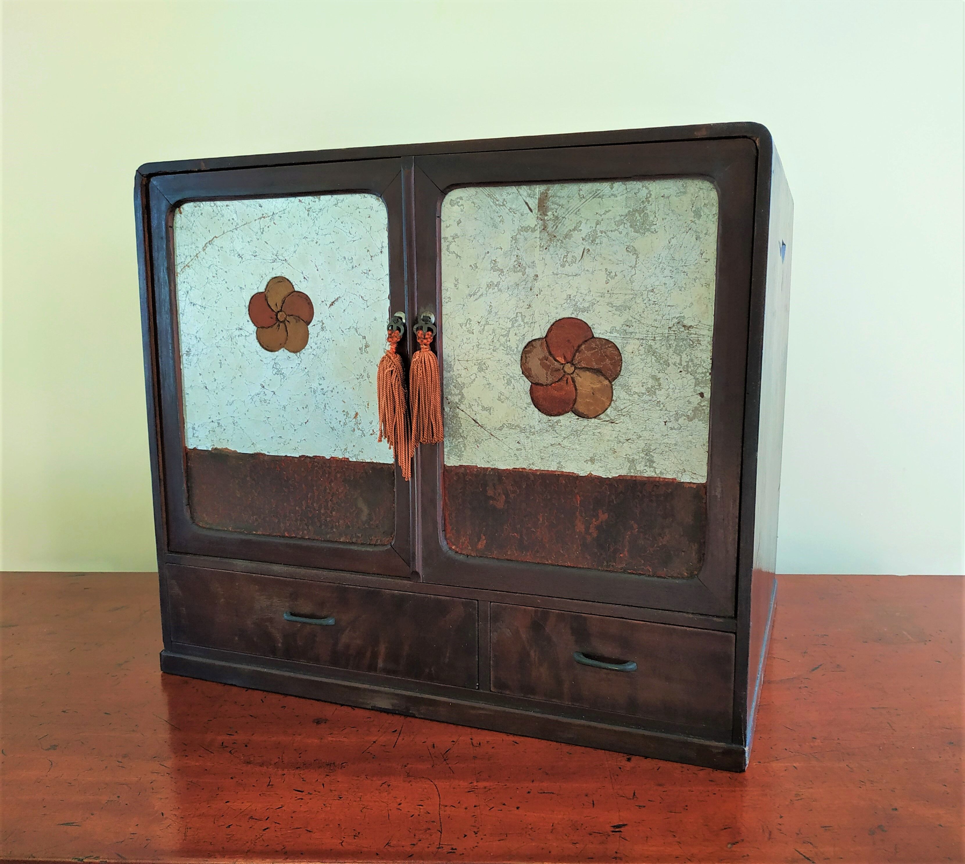 Small cabinet box Japan Art Deco 1920-30