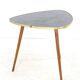 Table d'appoint triangulaire design moderne des années 60