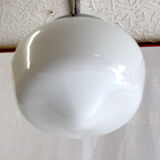 Suspension globe opaline circa 50