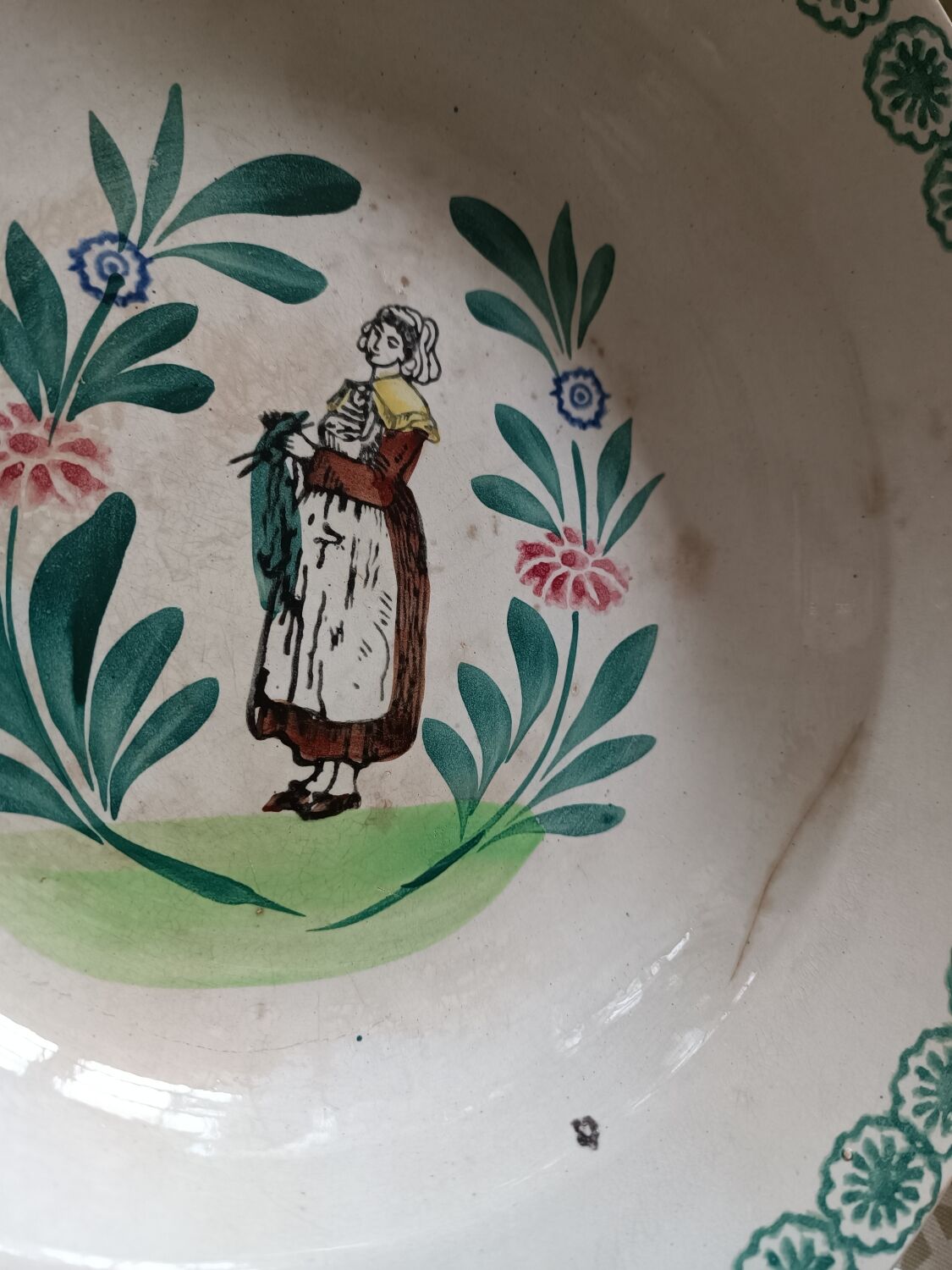 Lot plat creux et 4 assiettes Saint Amand vers 1900