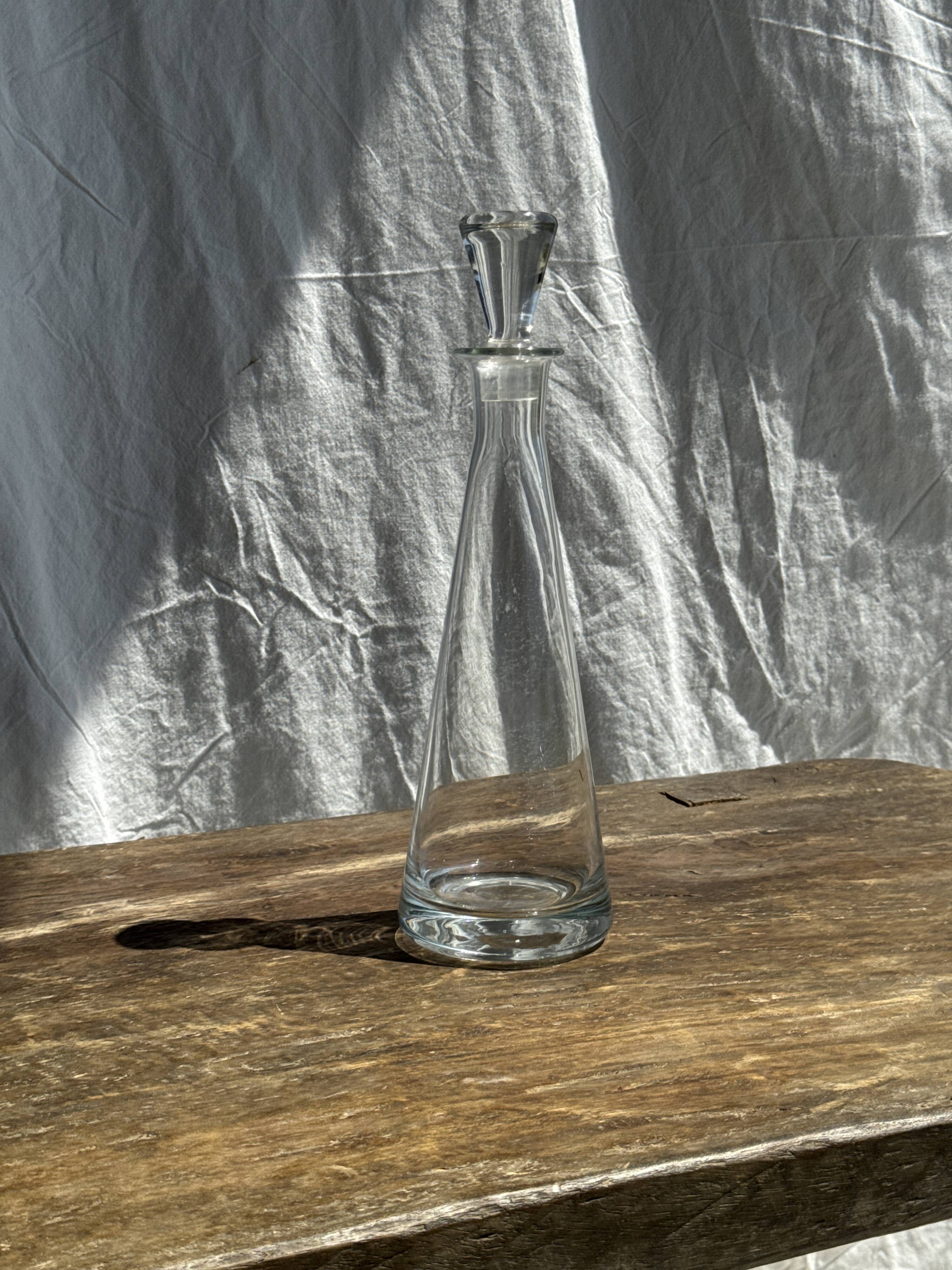 Conical glass carafe with stopper H32.5