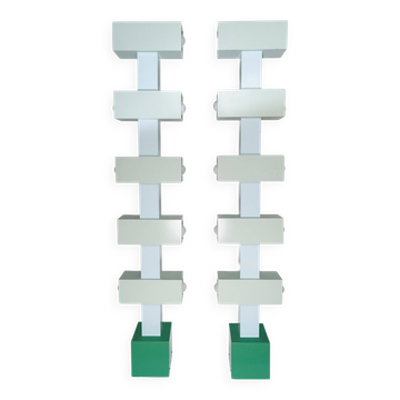 Paire de totems lumineux en acier laqué, Italie, 1990