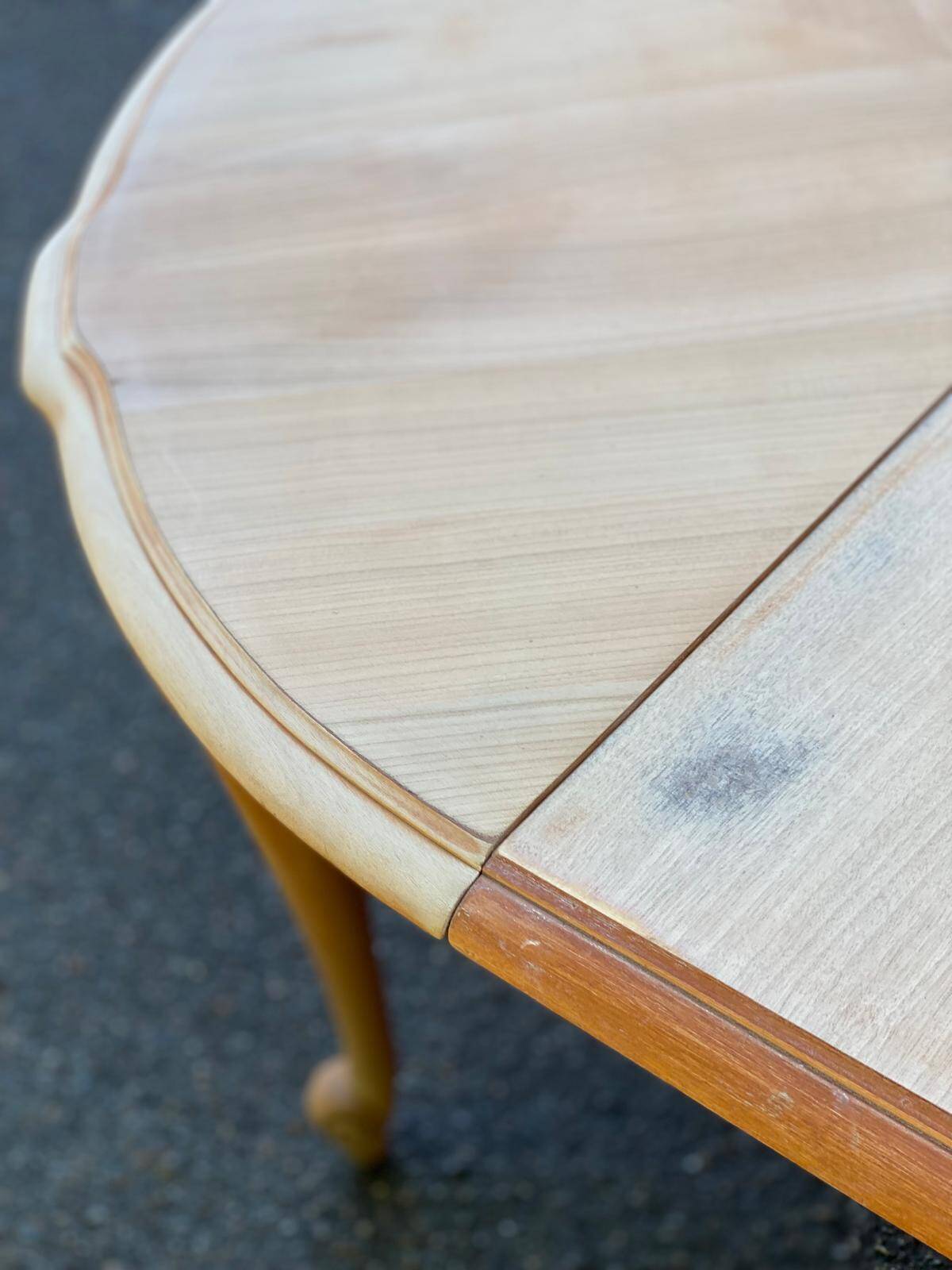 Renovated Louis XV extendable round dining table 205cm