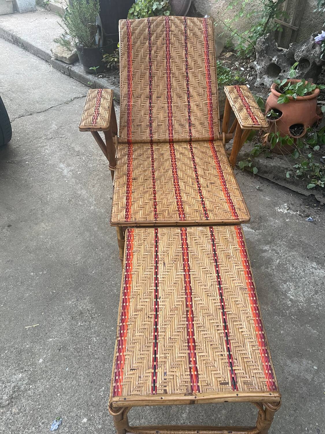 Rattan lounge chair