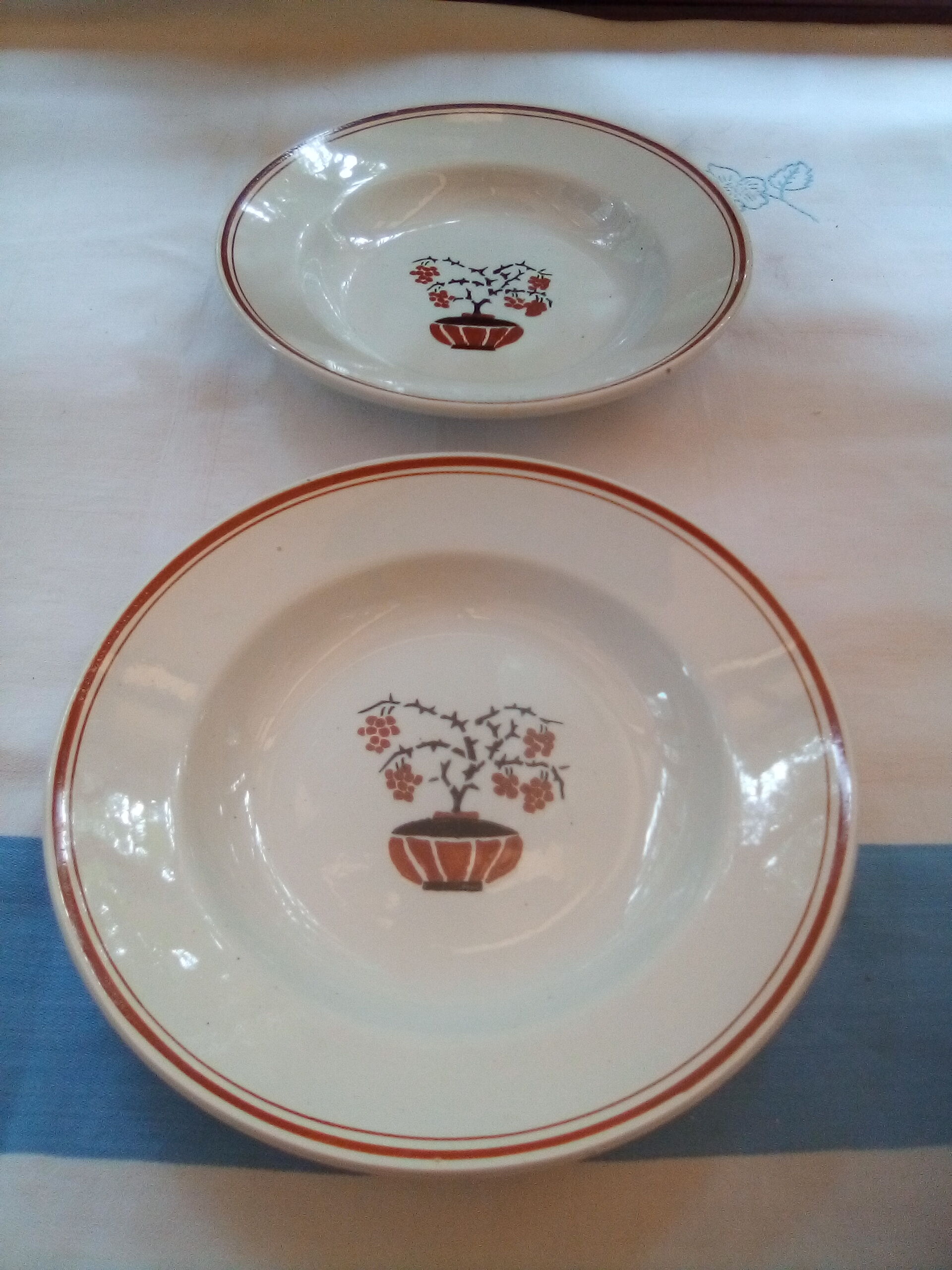 Assorted 12 dominant old brown/black plates