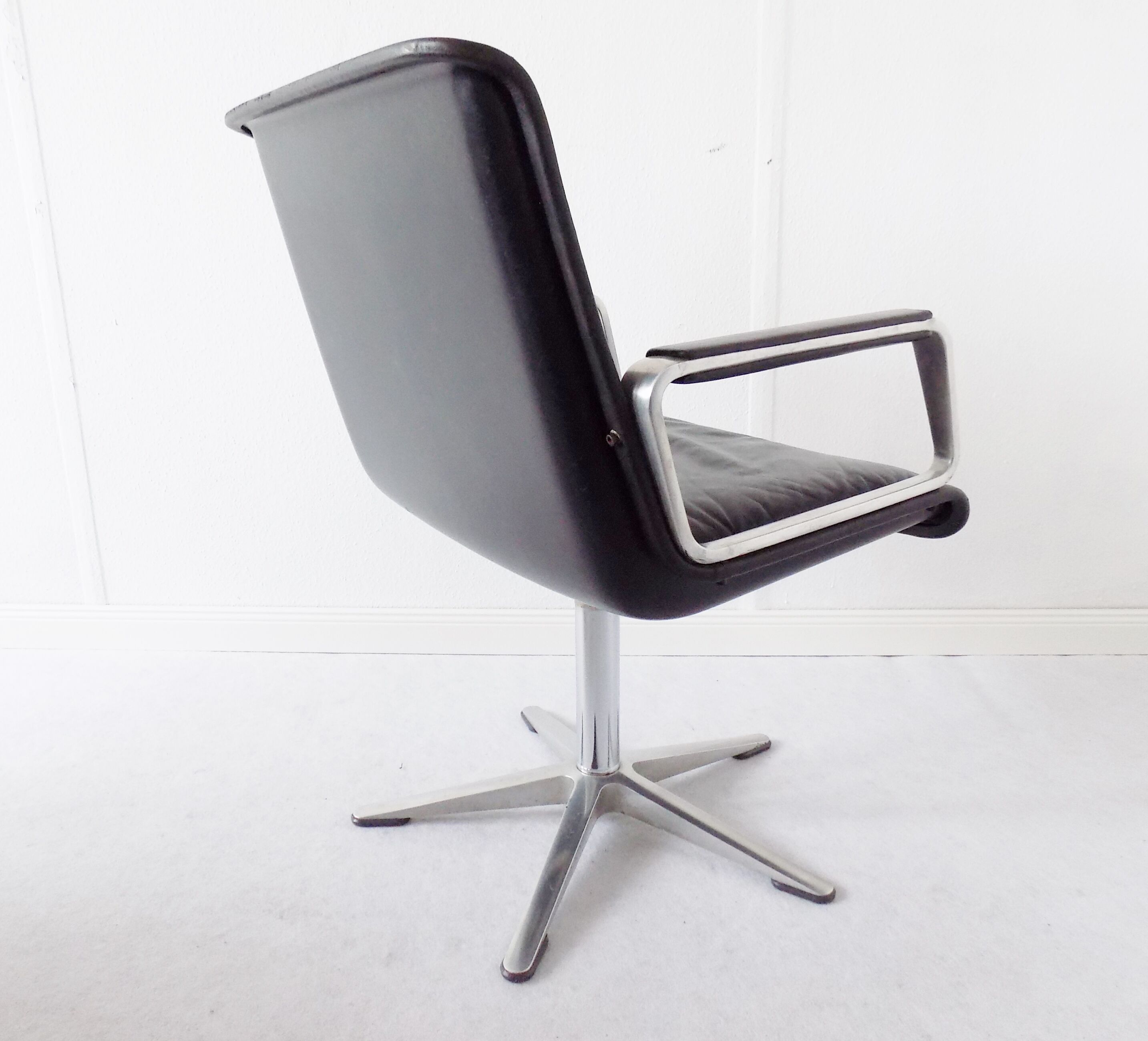 Wilkhahn Delta 2000 set of 4 black leather dining chairs by Delta Design