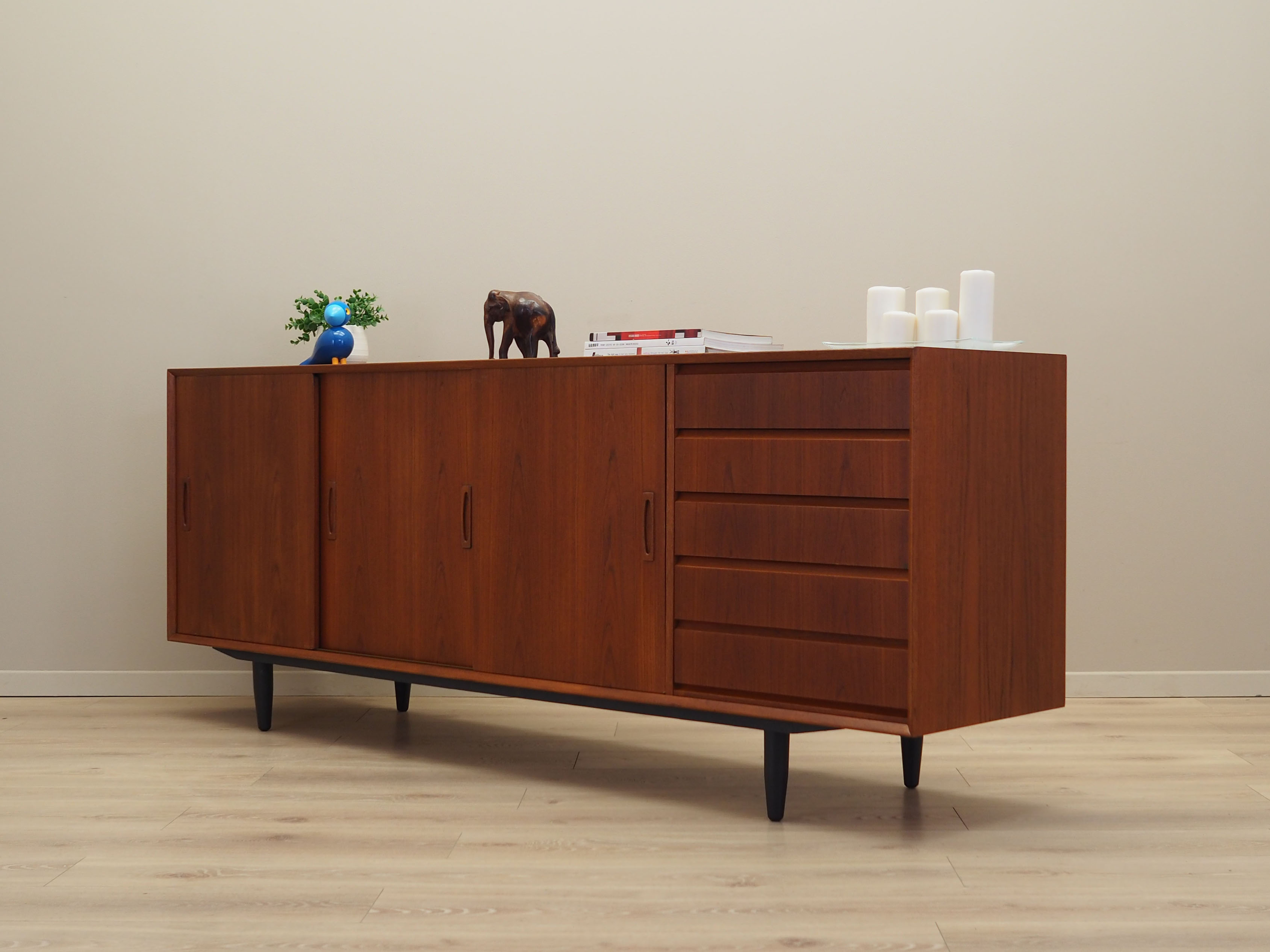 Enfilade en teck, design danois, années 1970, production: Danemark