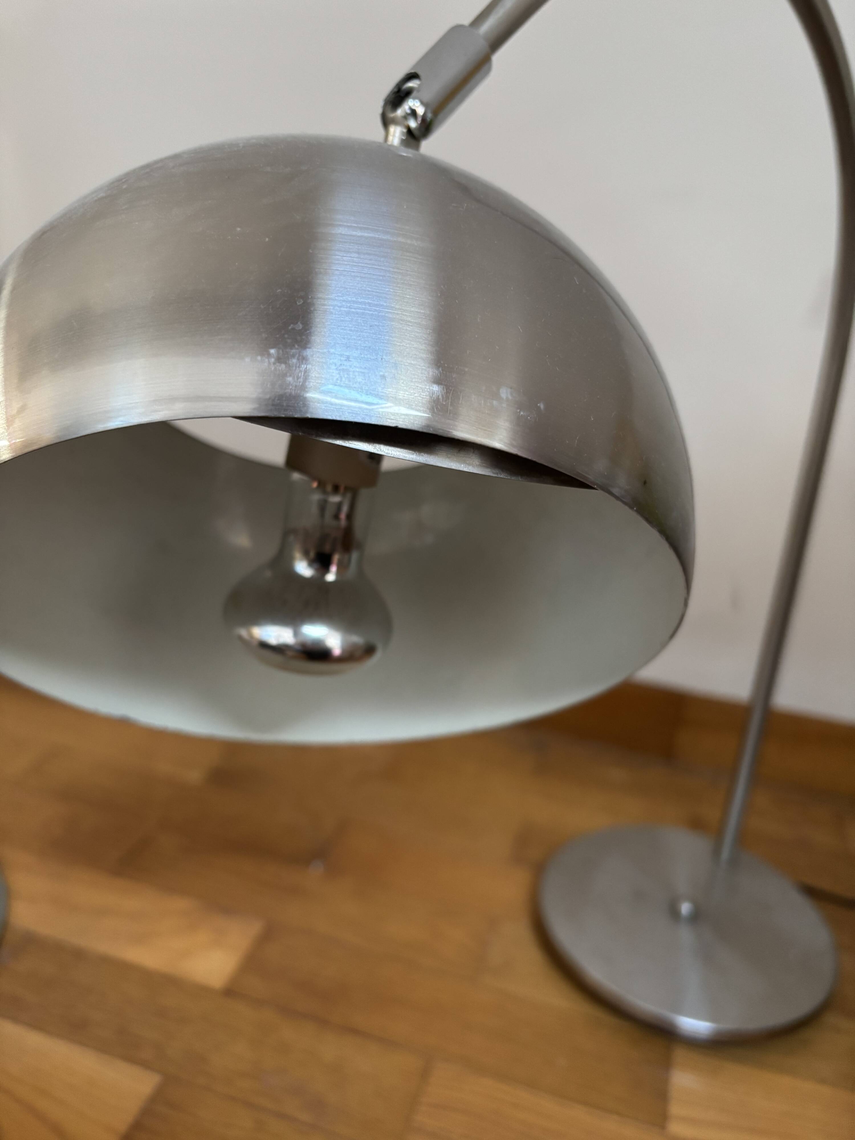 Arc desk lamp