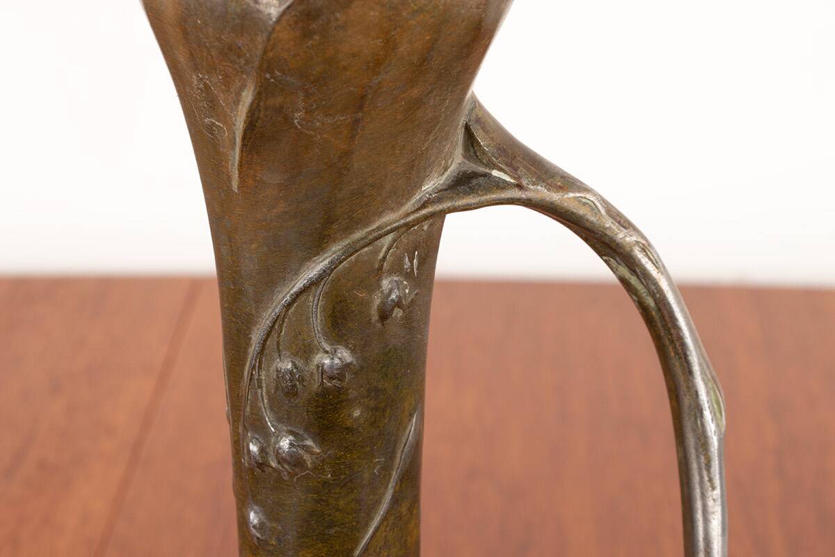 Art Nouveau vase in solid pewter with bronze patina by Louis Chalon 1910.