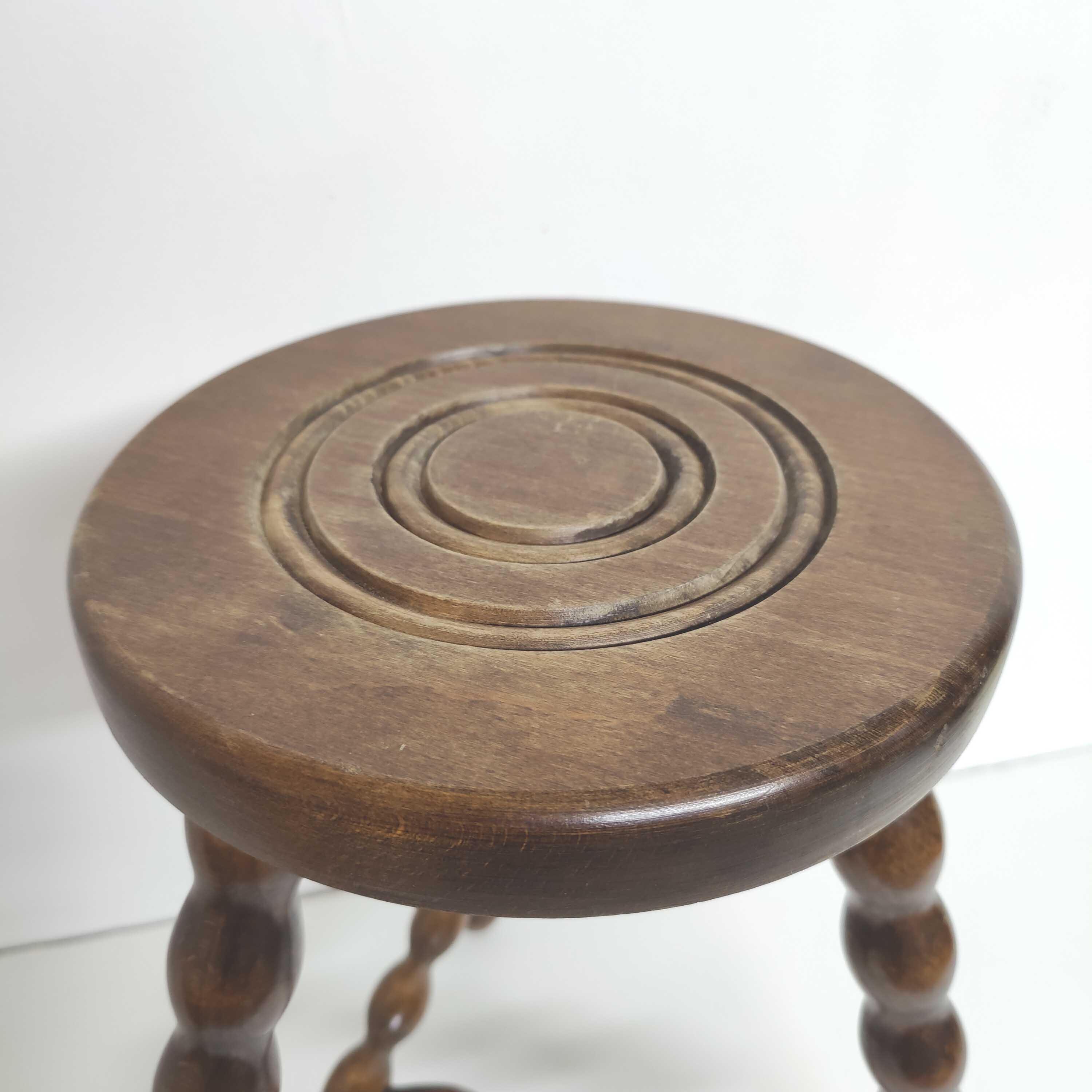 Vintage tripod stool in solid wood beaded legs