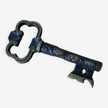 Key-shaped corkscrew