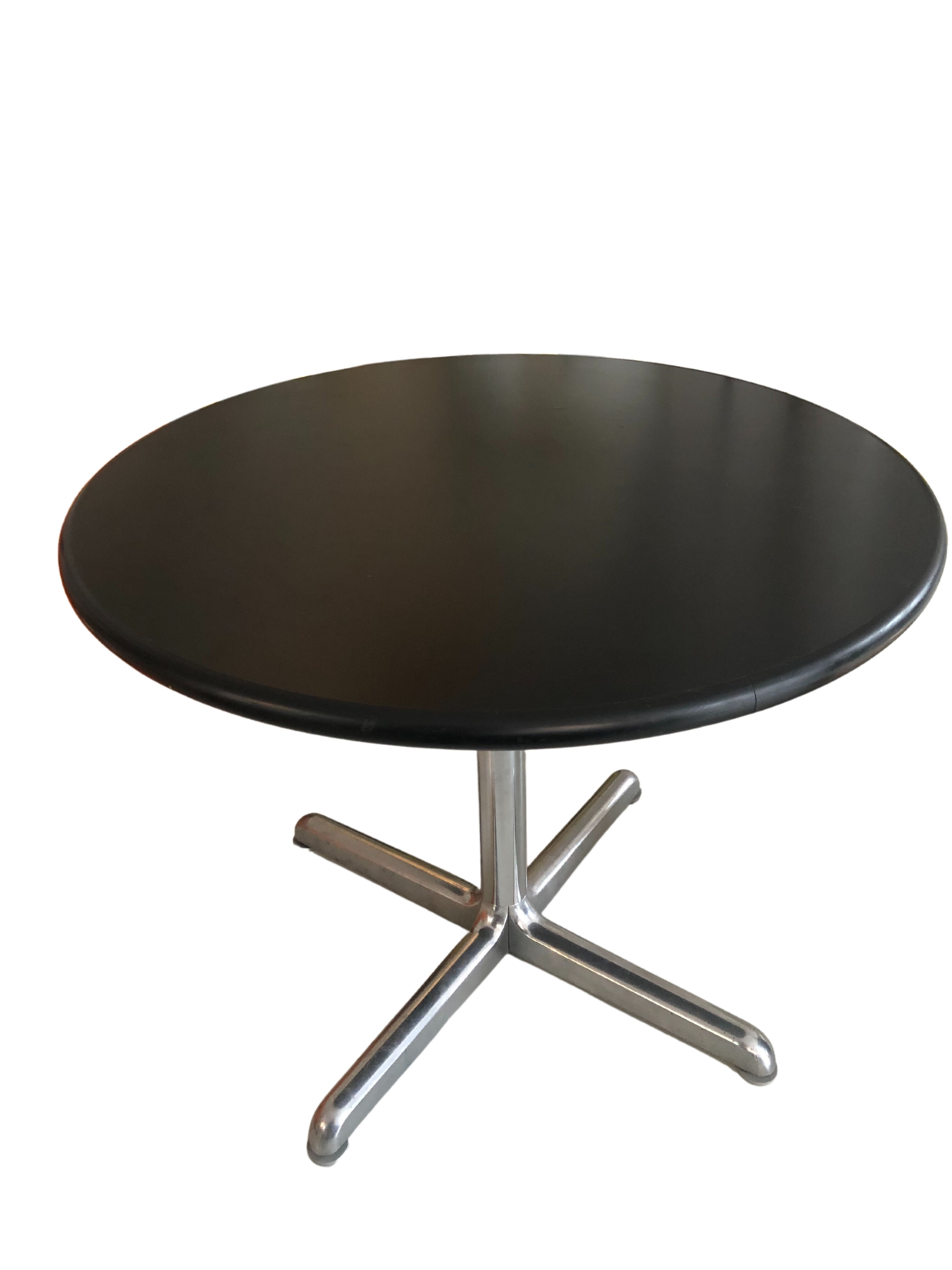 Round dinner table by Giancarlo Piretti, Ed. Anonima Castelli
