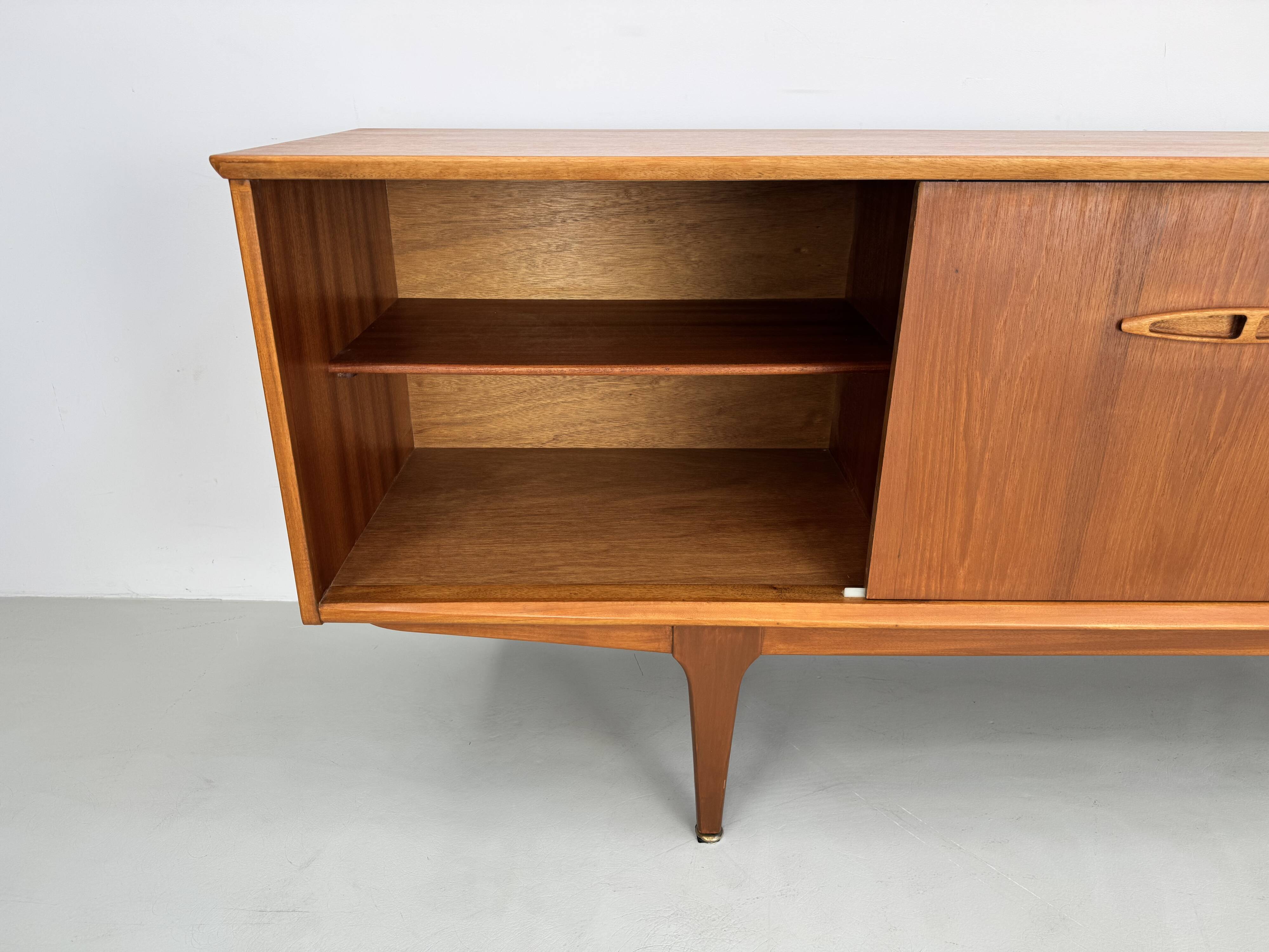 Buffet vintage de Jentique des années 60.