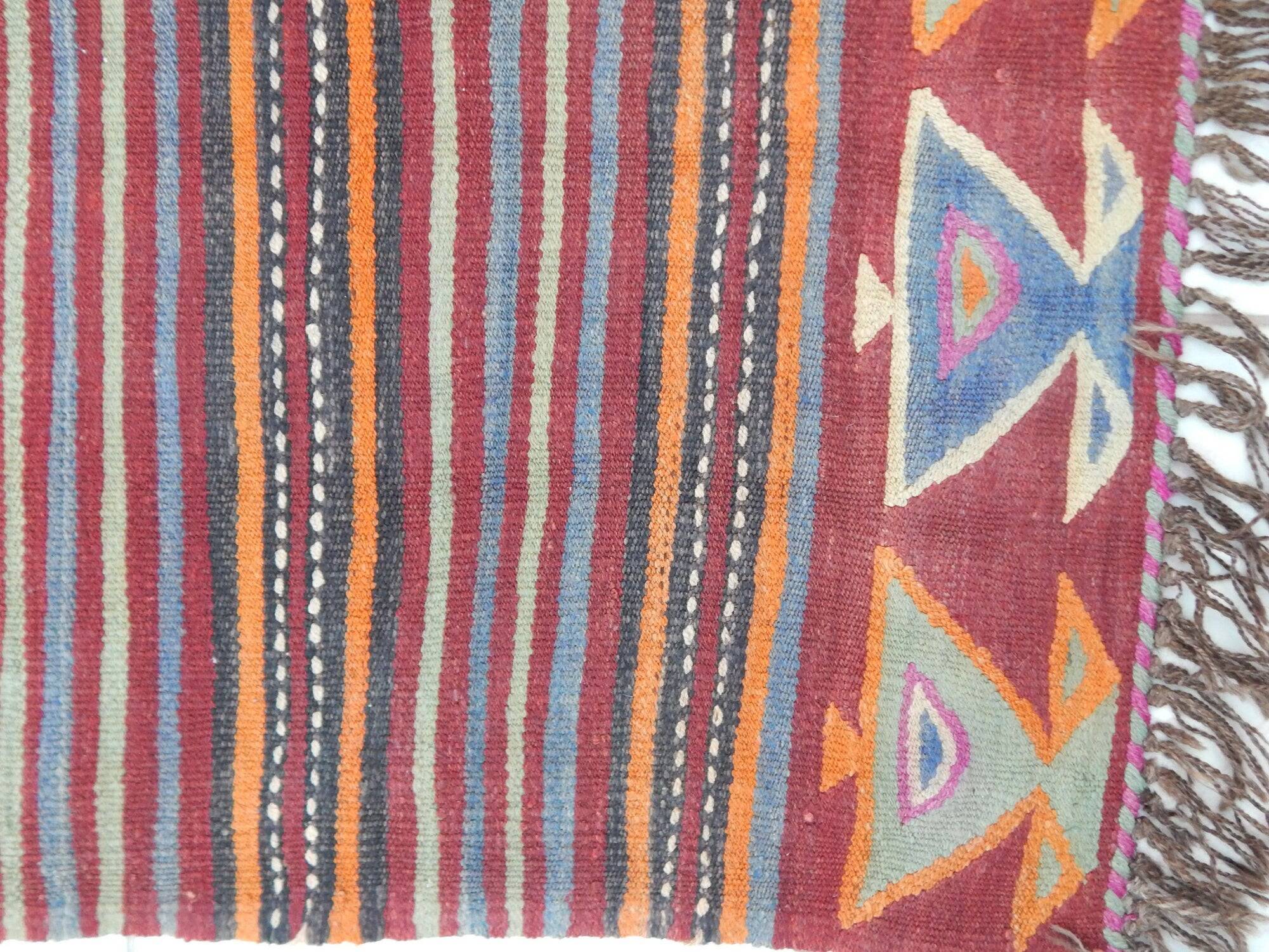 Vintage Turkish kilim, handwoven, 136x167 cm.