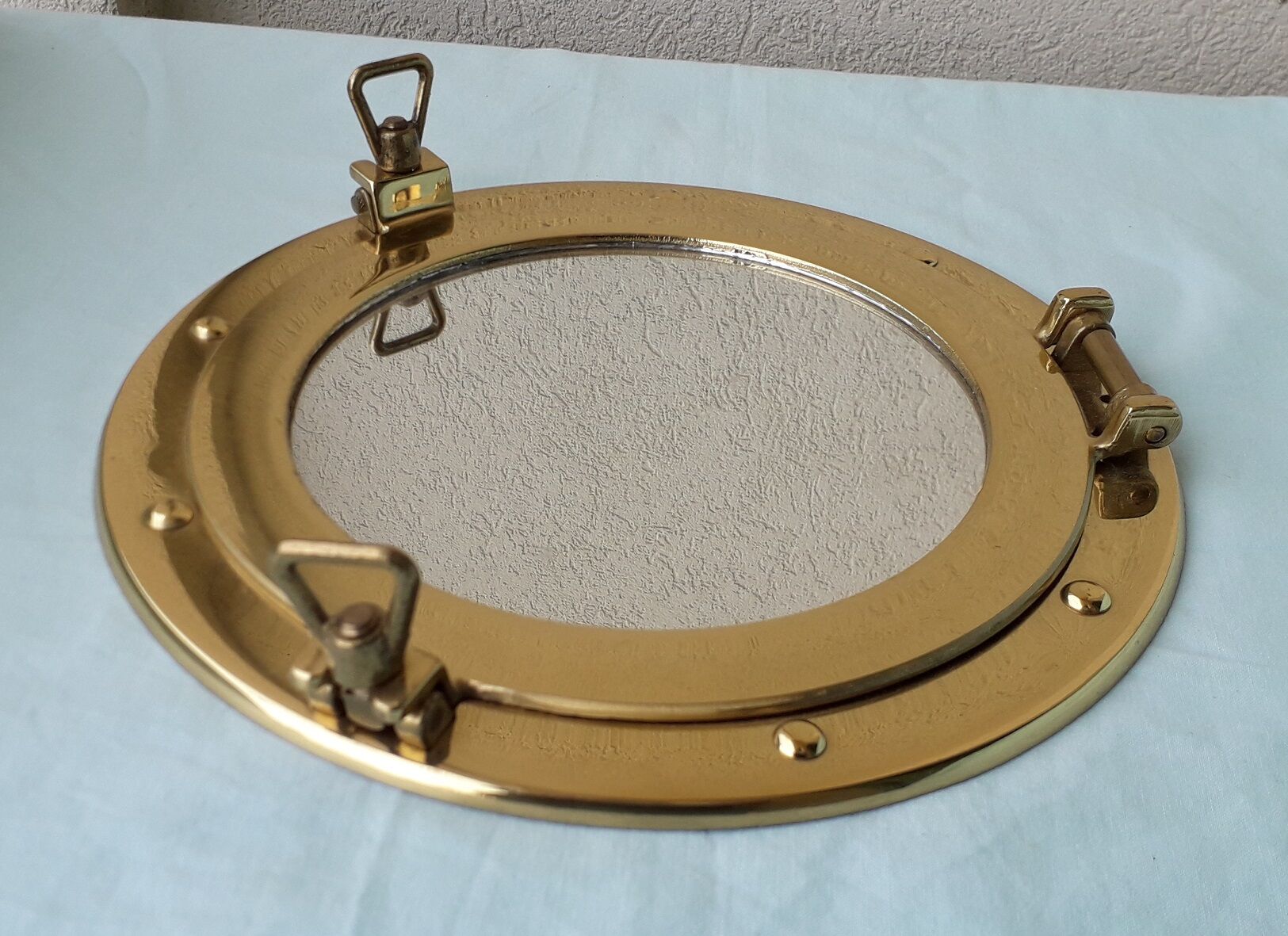 Porthole mirror
