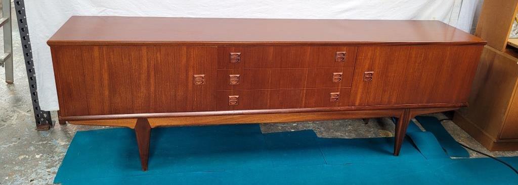 Scandinavian enfilade of the 70s, teak plated.