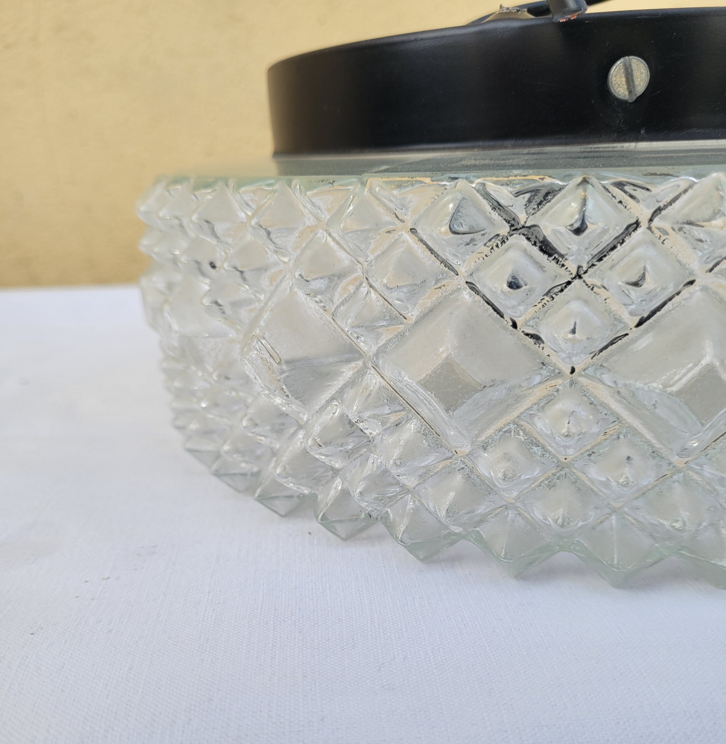 Plafonnier en verre "pointe de diamant"