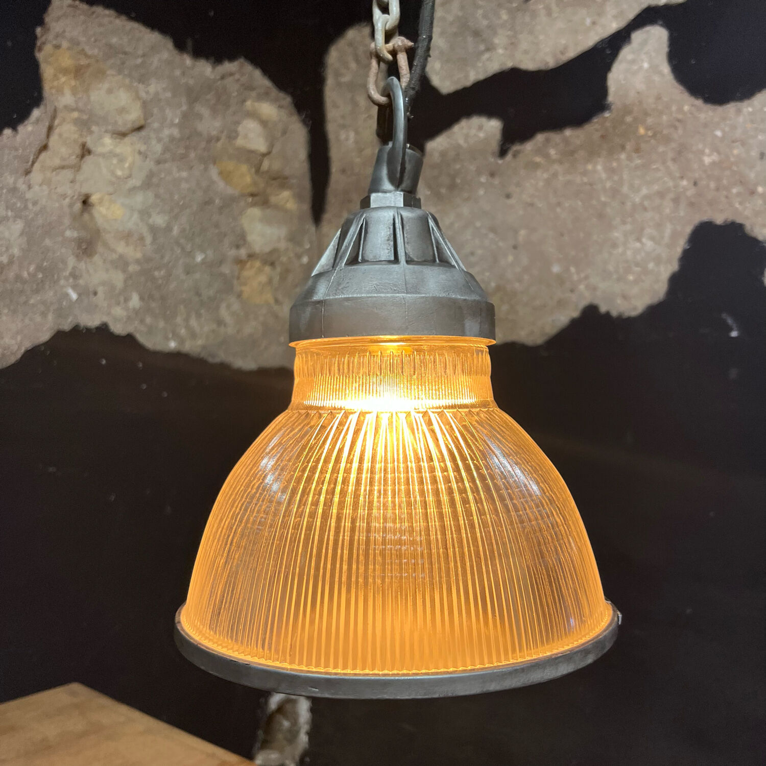 Holophane suspension