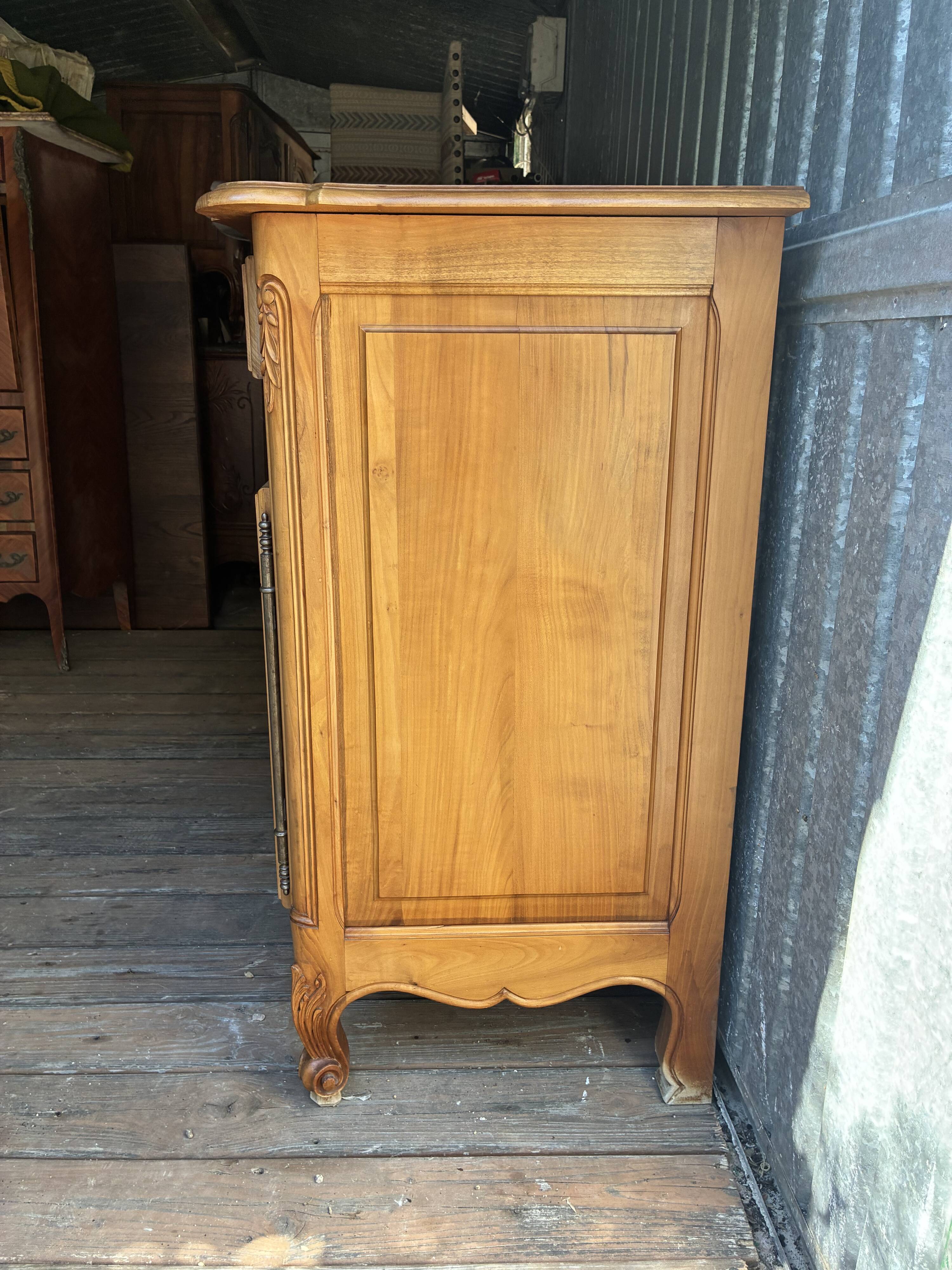 Antique wooden buffet – Large size