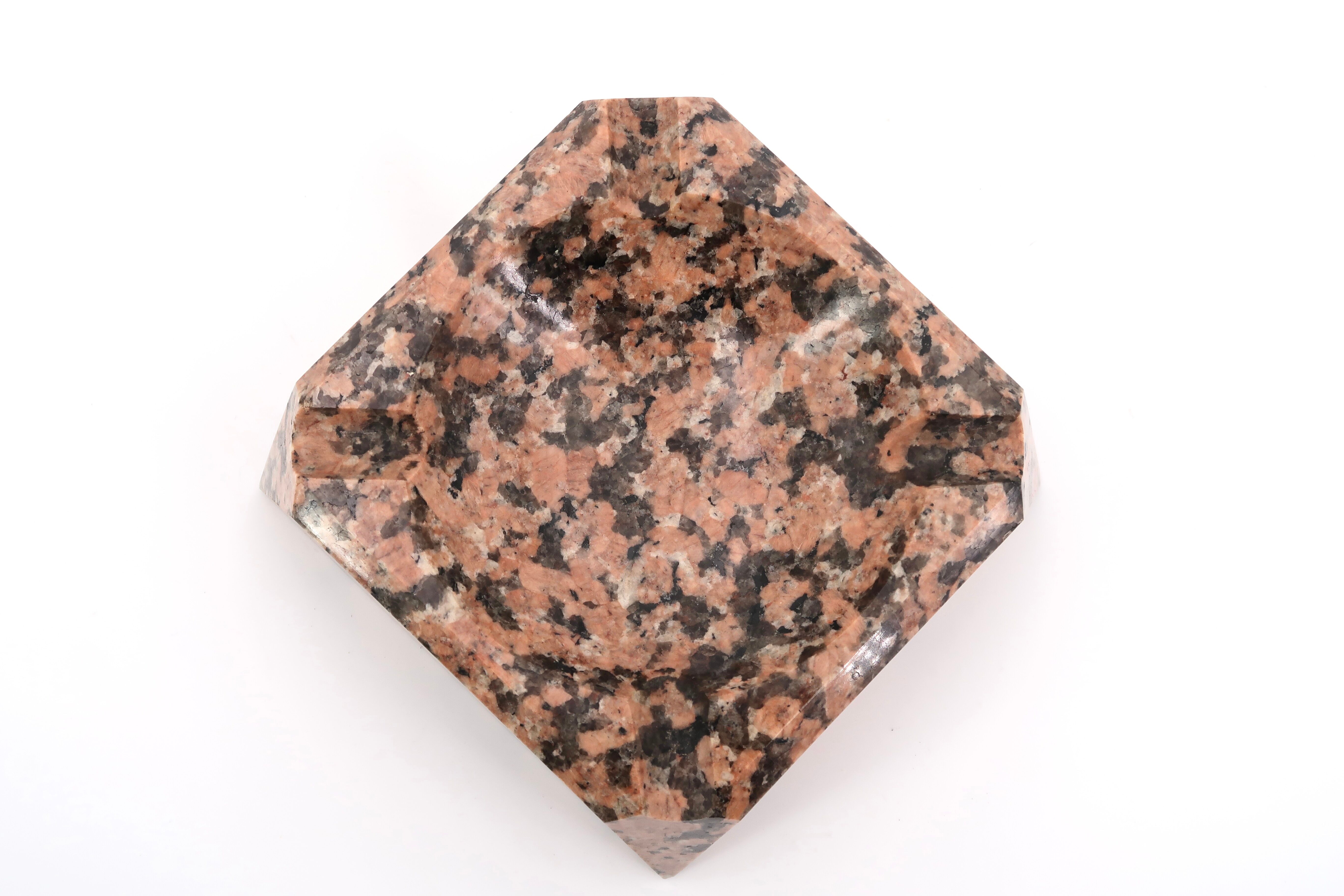 Cendrier en granit rose, années 50