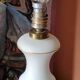 Lampe en verre opalin blanc et doré abat jour en satin rouge 75cm, 1950