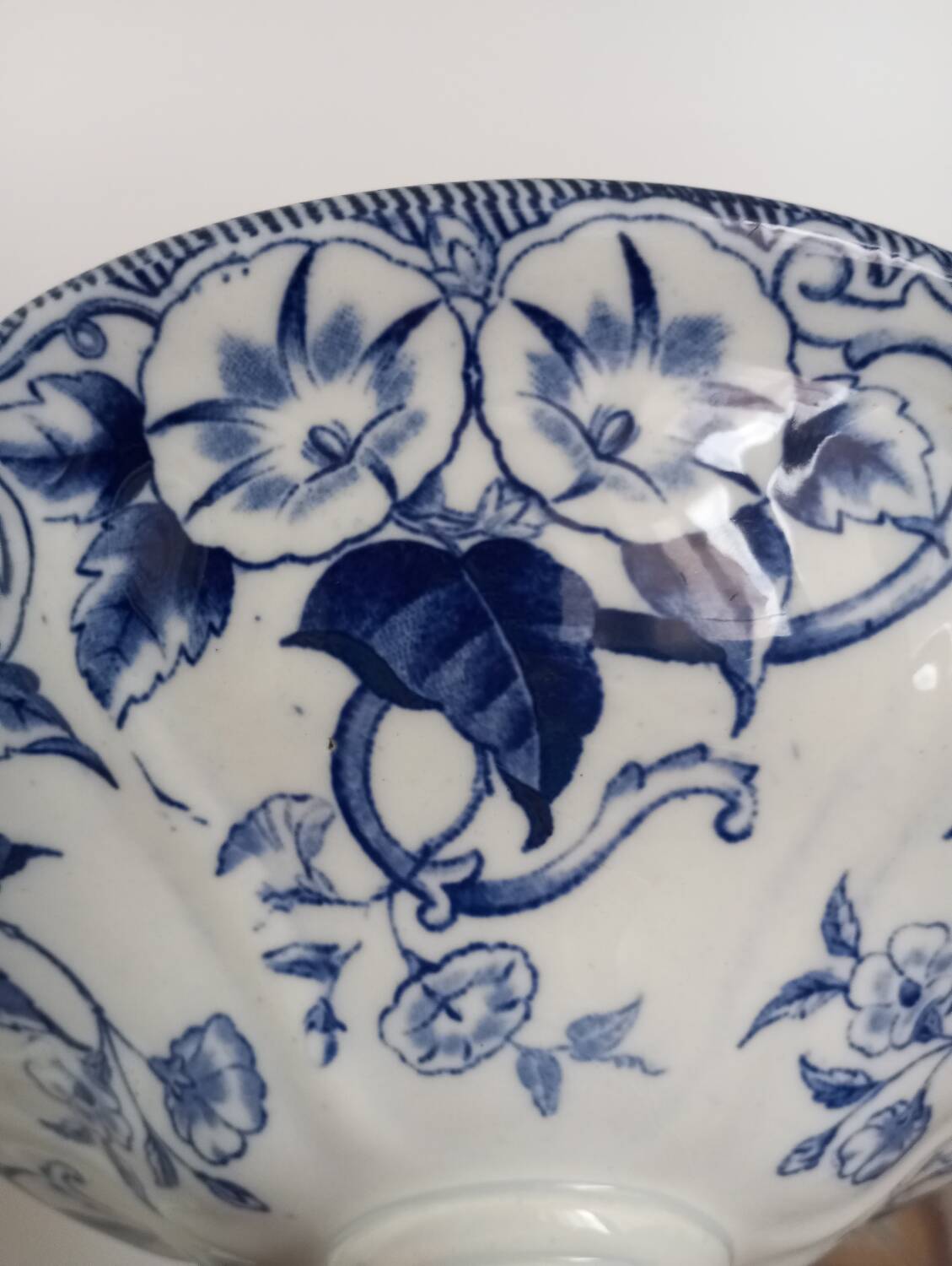 "Flora" fruit bowl in Creil and Montereau