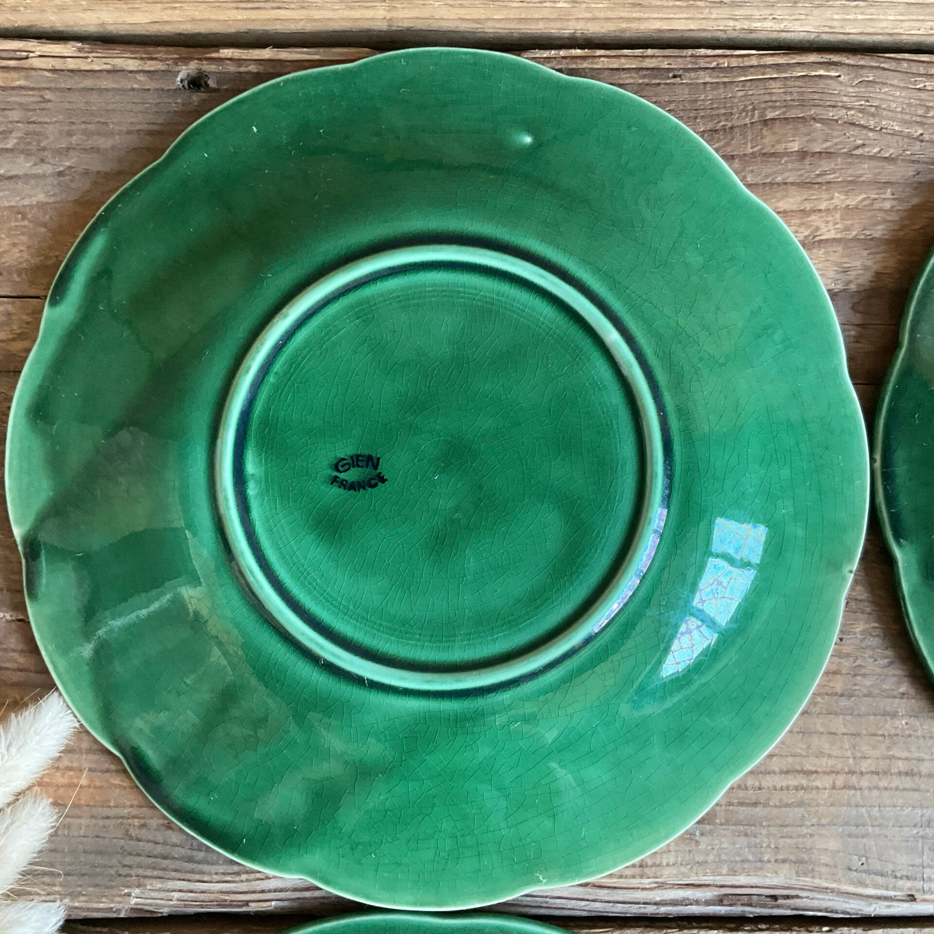 4 assiettes à dessert barbotine Gien vertes 