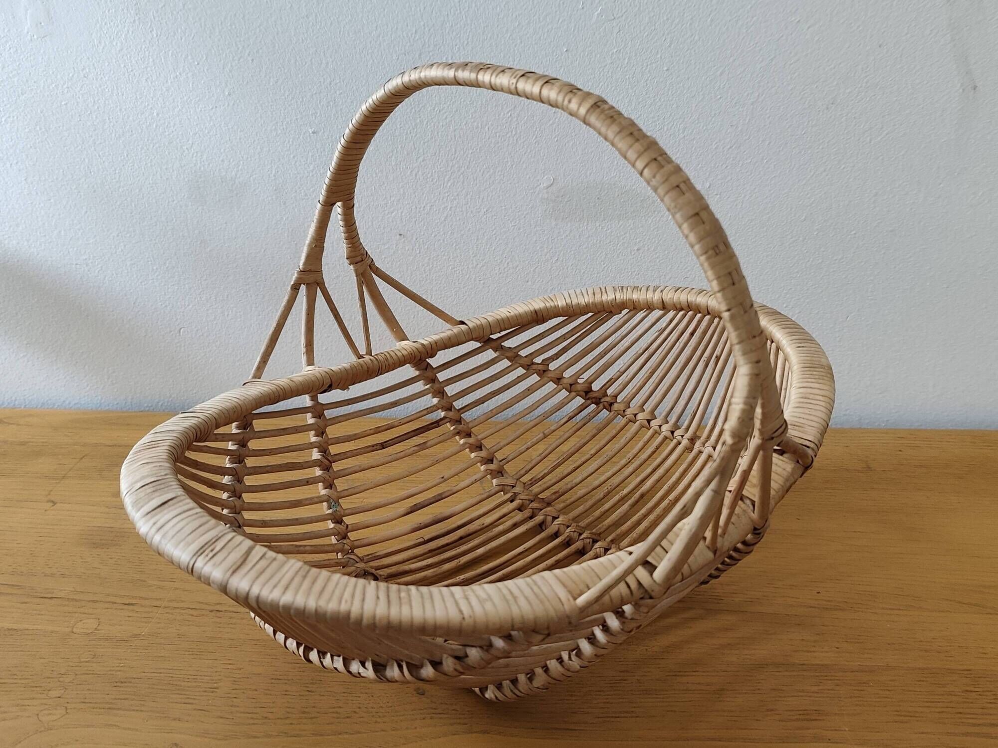 Woven wicker basket