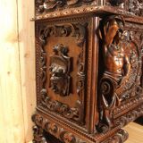 Important Renaissance-style walnut buffet from the 19th century.