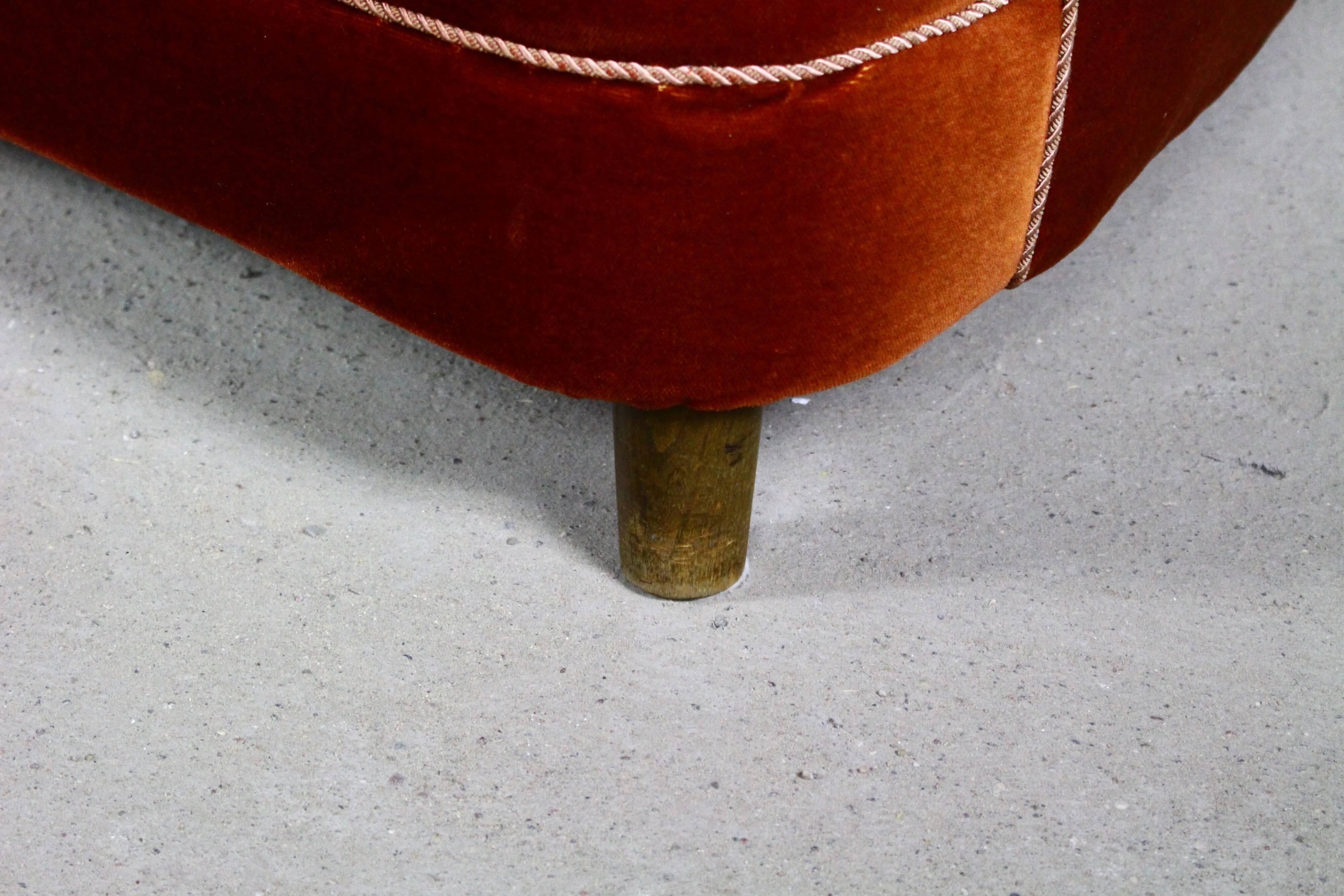 Art deco cabinetmaker banana sofa, 1940s