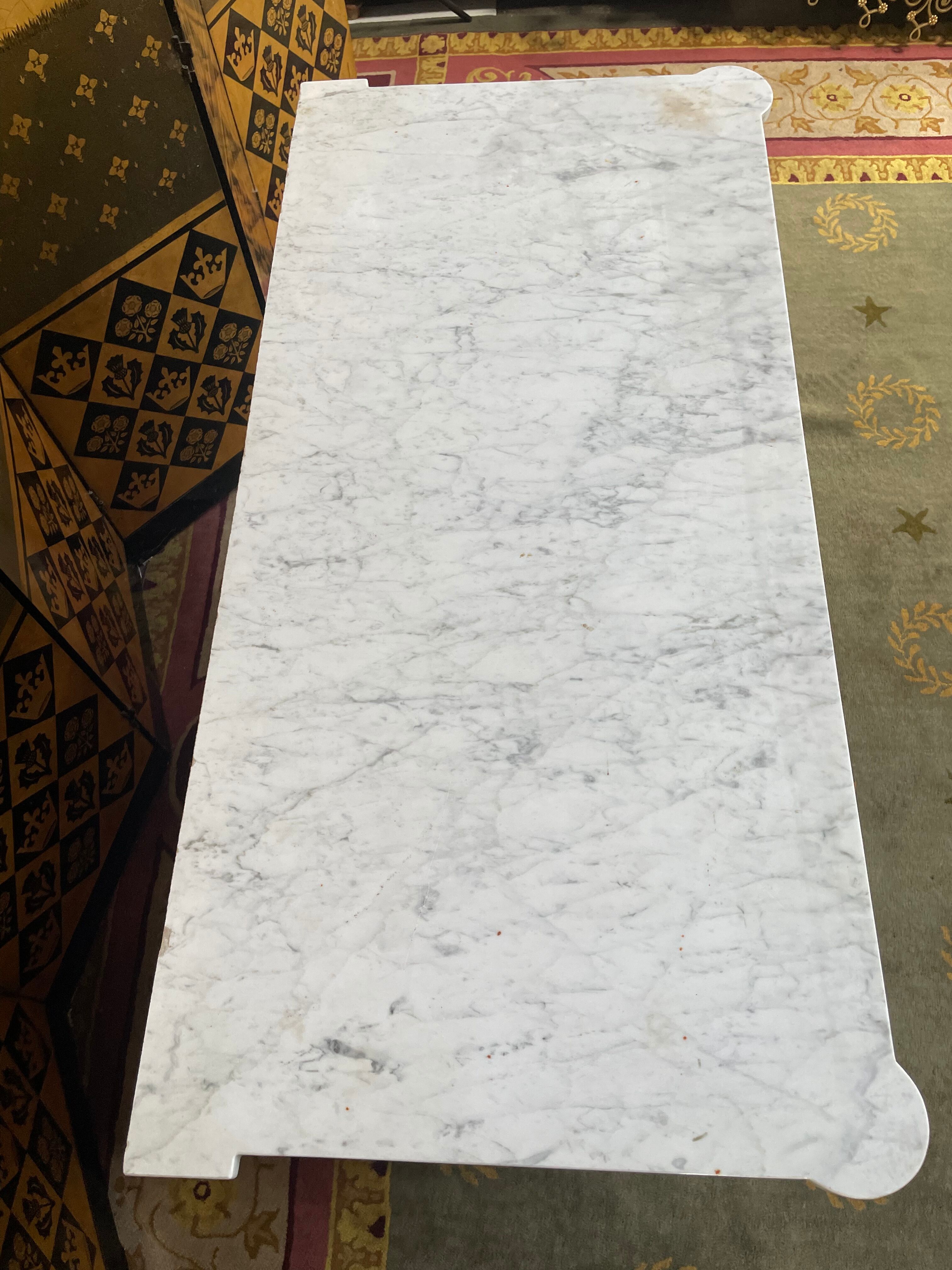 Louis XVI style chest of drawers in mahogany and amaranth