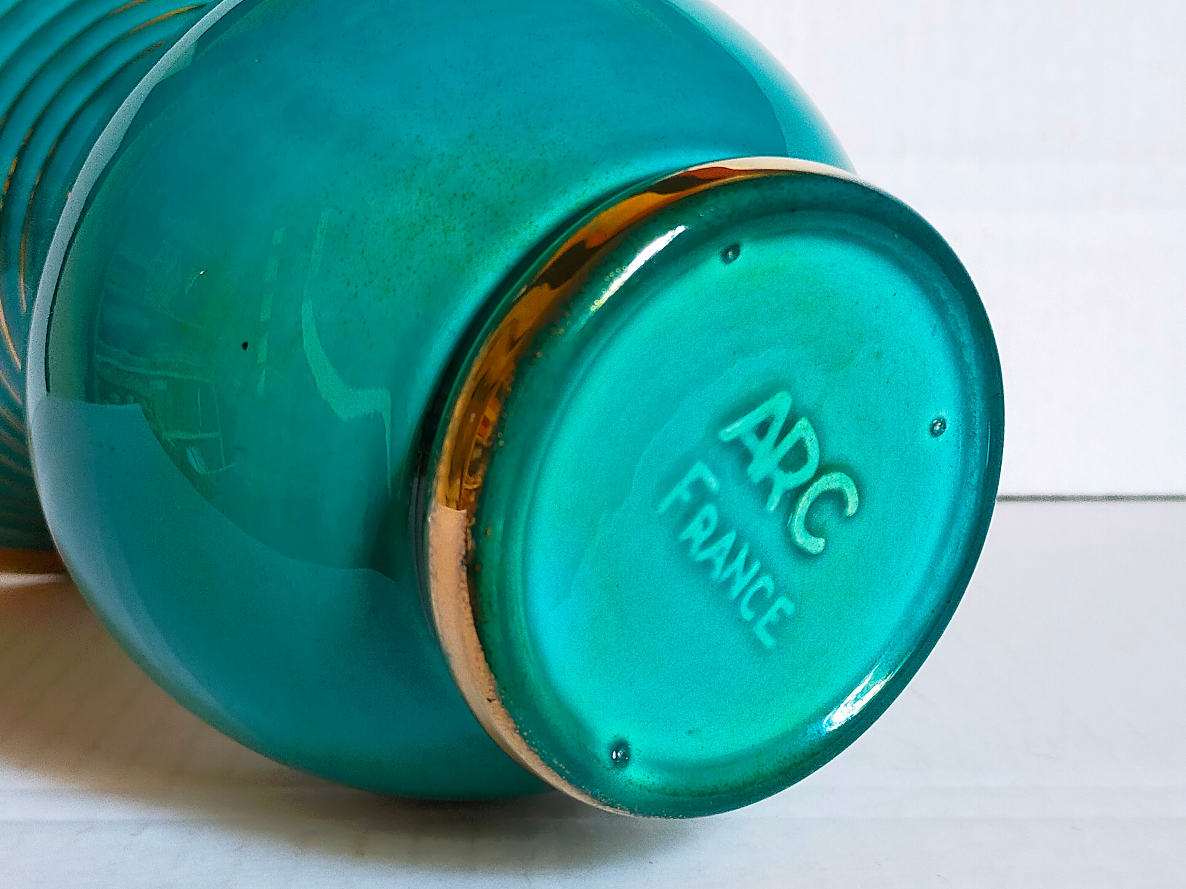 Art-deco vase in green and gold slip