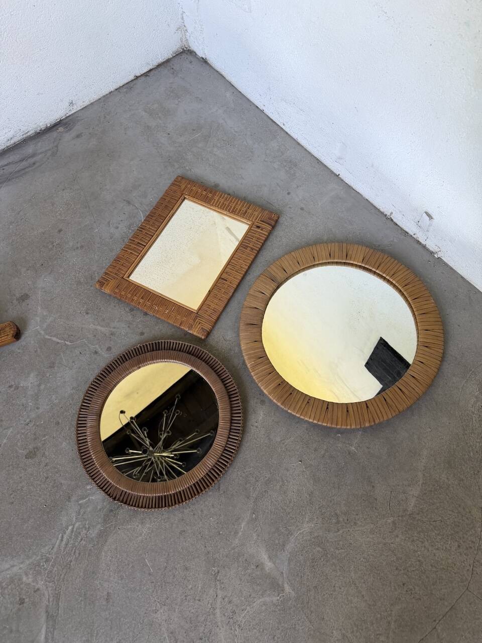 Trio de miroirs osier tressée années 50
