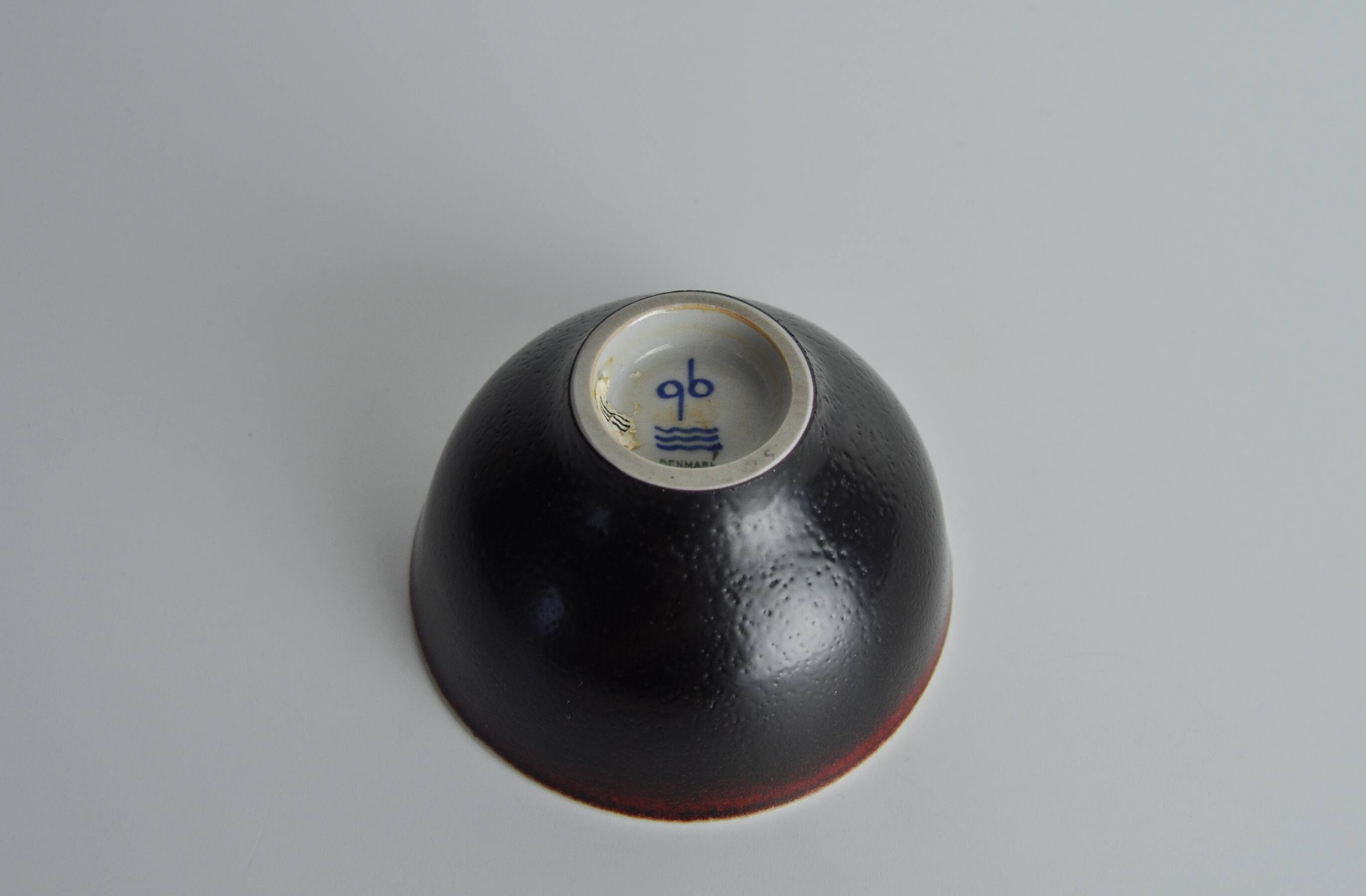 Bowl with oxblood glaze by Gerd Bøgelund for Royal Copenhagen, Denmark