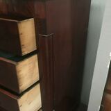 Commode victorienne en placage d'acajou a quatre rangs de tiroirs