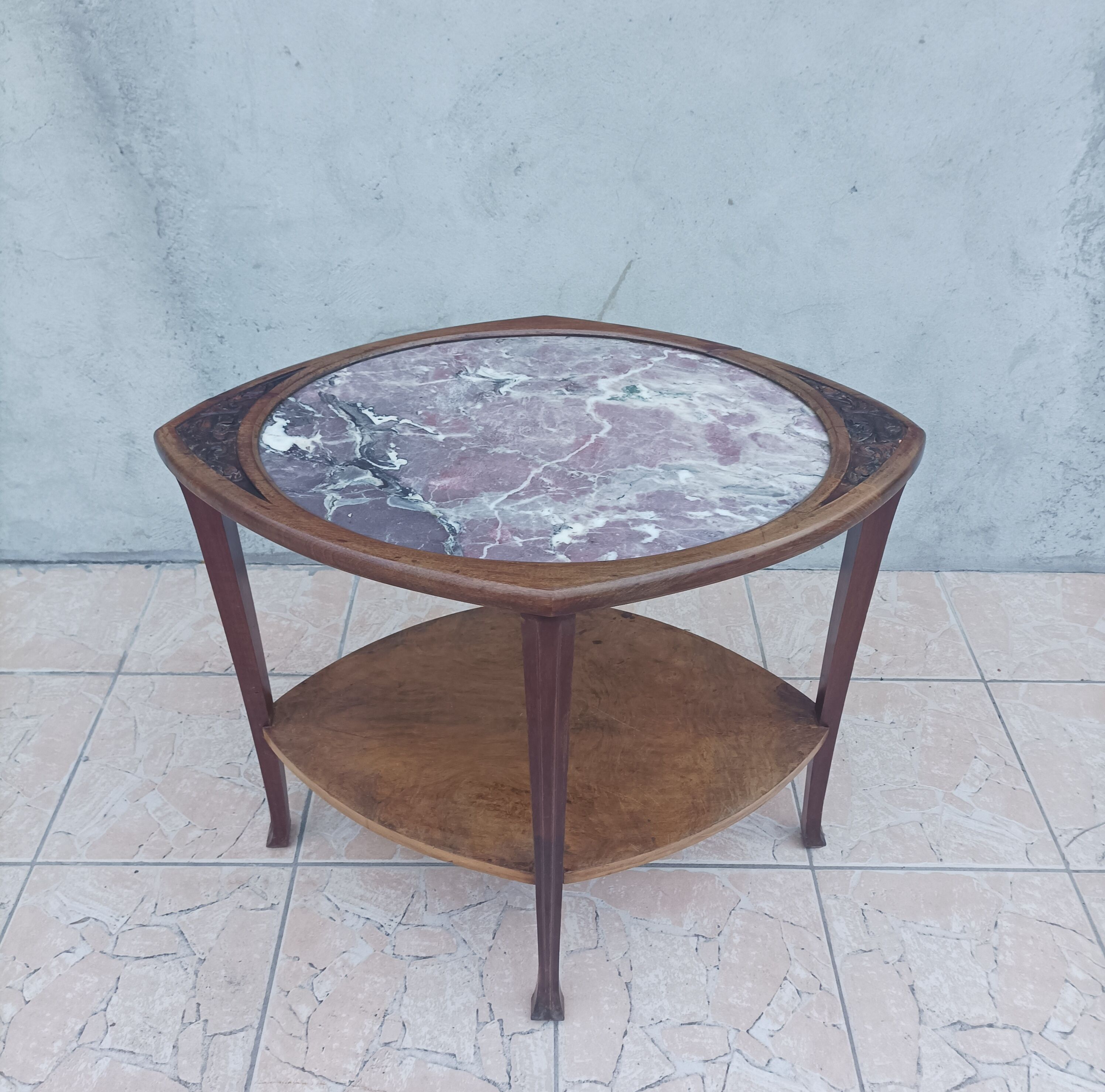Table guéridon Art Nouveau en acajou et dessus en marbre