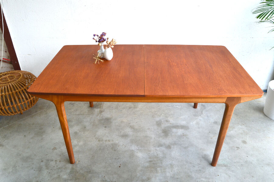 Table by McIntosh – double butterfly extensions