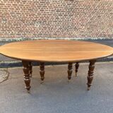 Walnut table period XIXth diameter 194 cm
