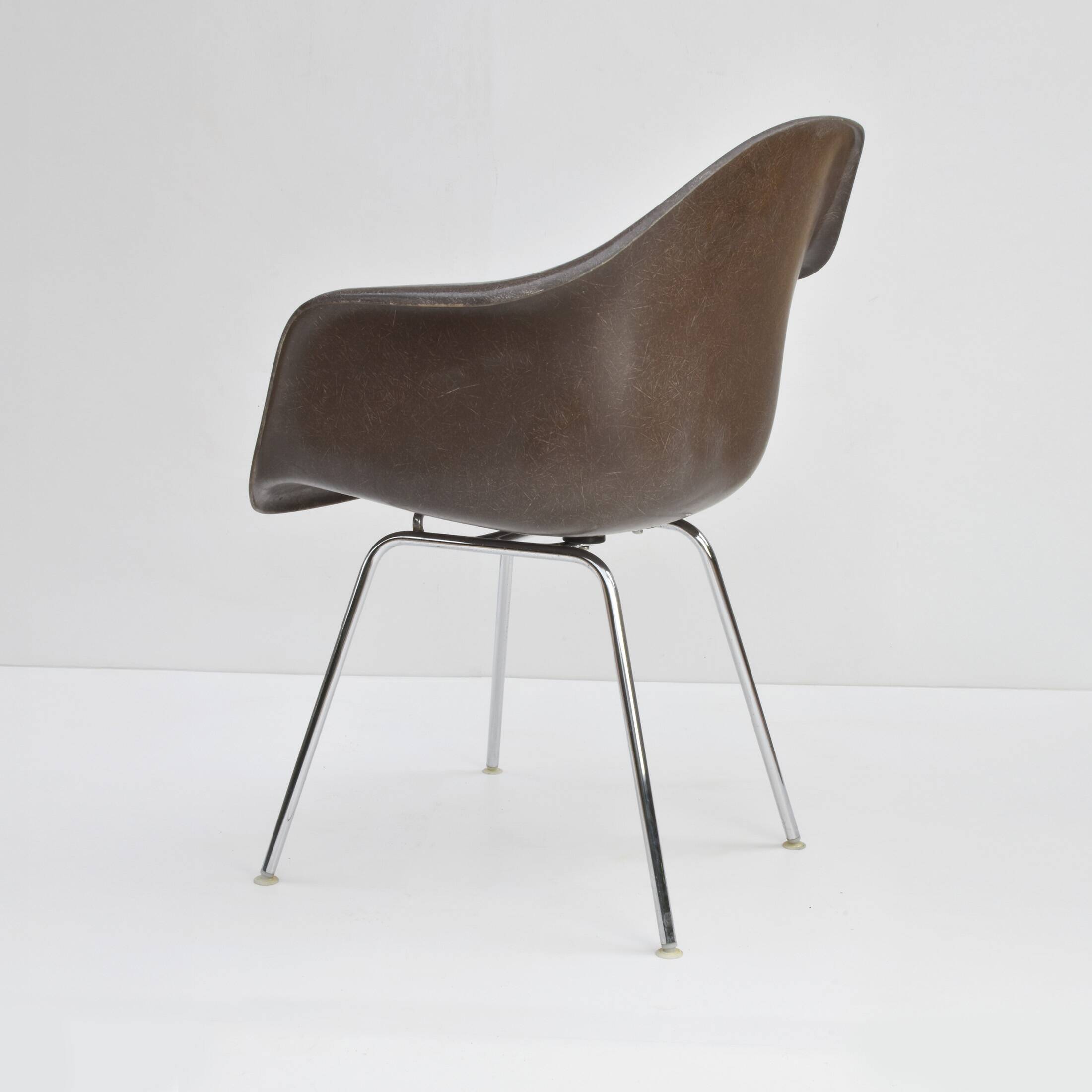 Fauteuil Eames DAX fibre de verre édition Vitra des années 60/70