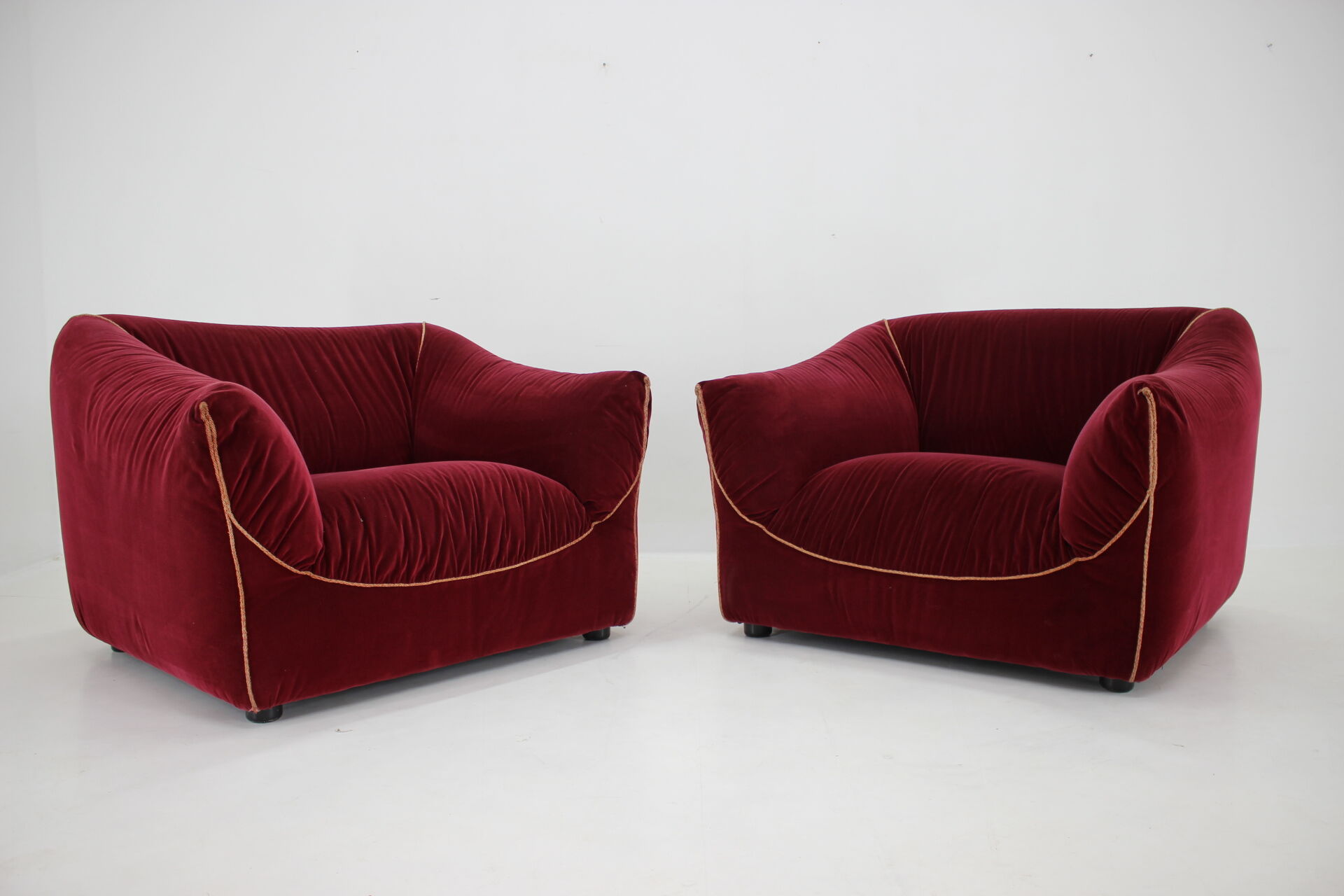 Paire de fauteuils italiens en velours années 1970