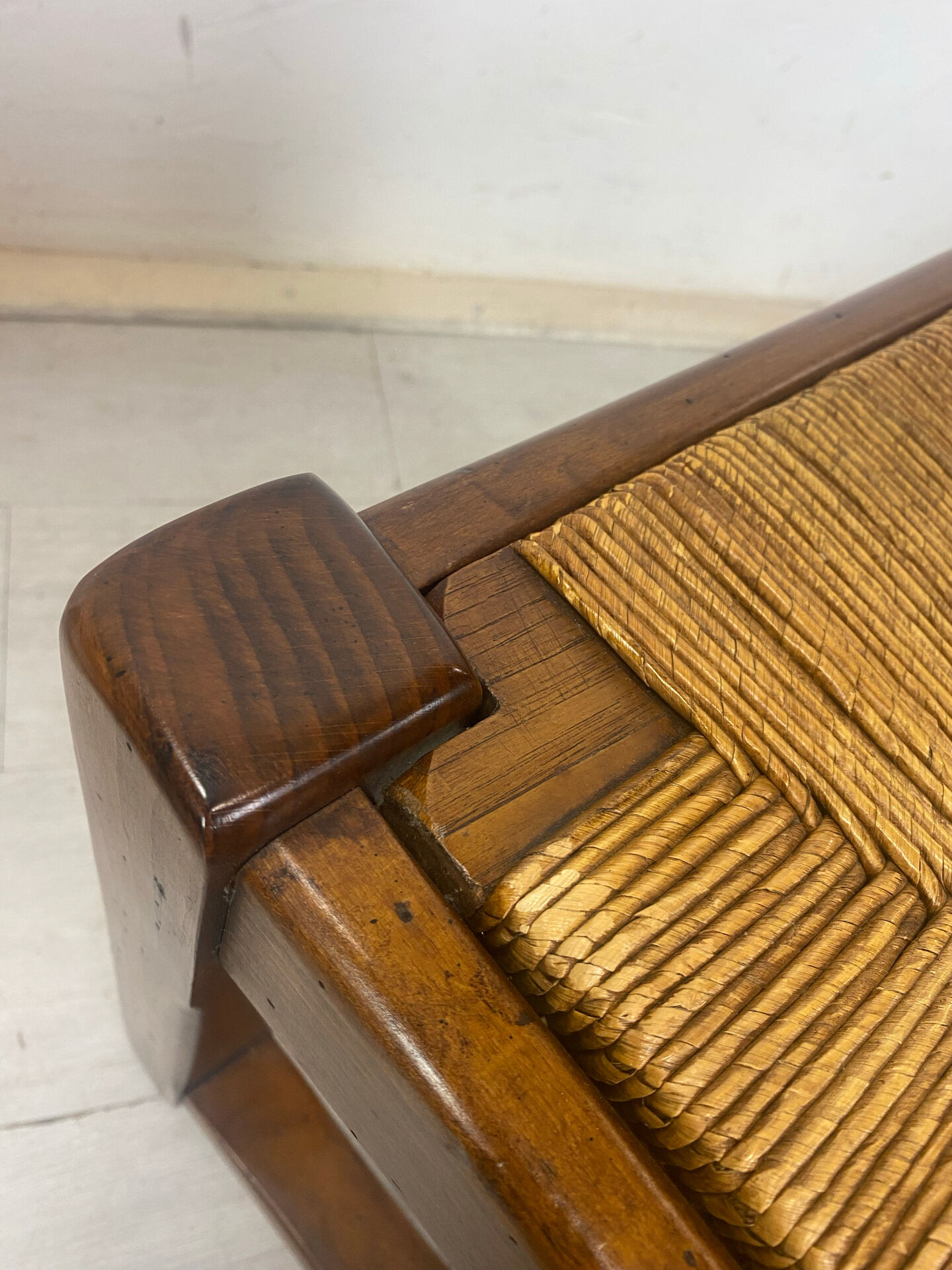 Chaises brutaliste 